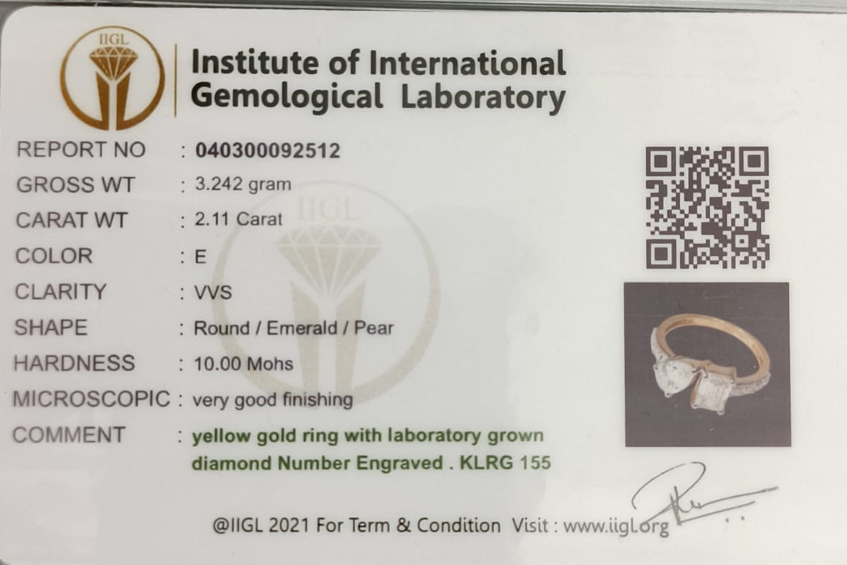 Institute of International Gemological Laboratory card with diamond information on a black background