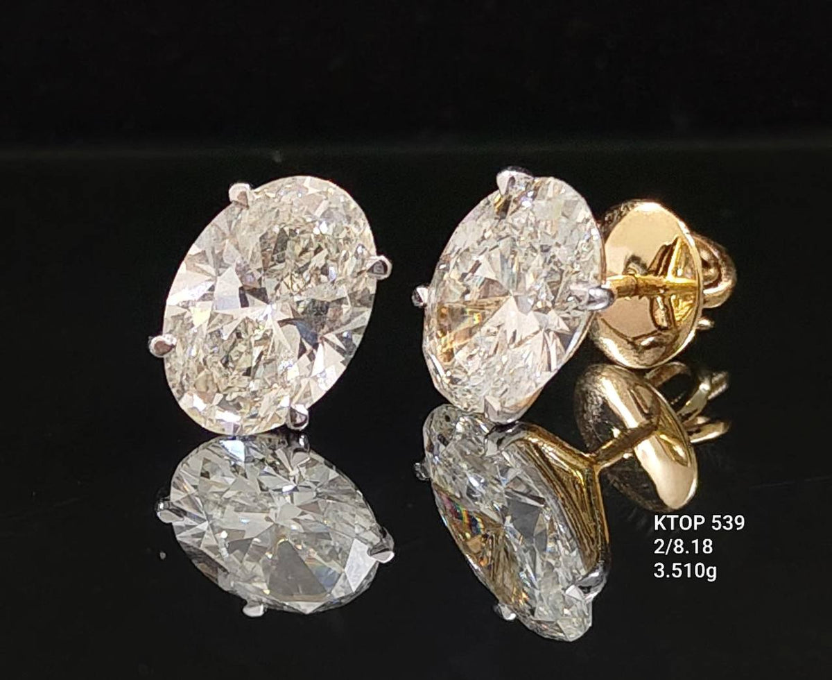 8.18Ct of Earring with the Purity of 18K