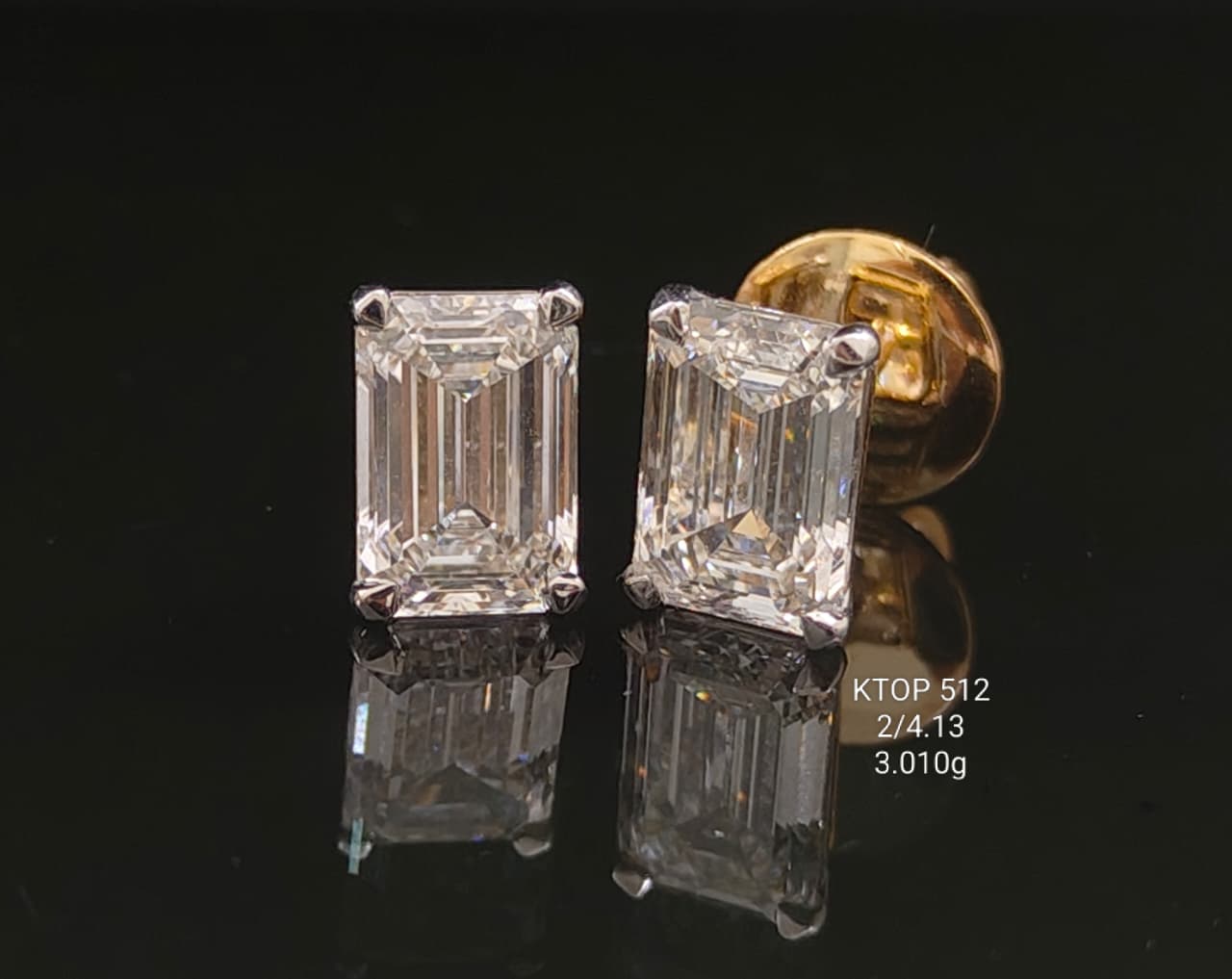 4.13Ct of Earring with the Purity of 18K