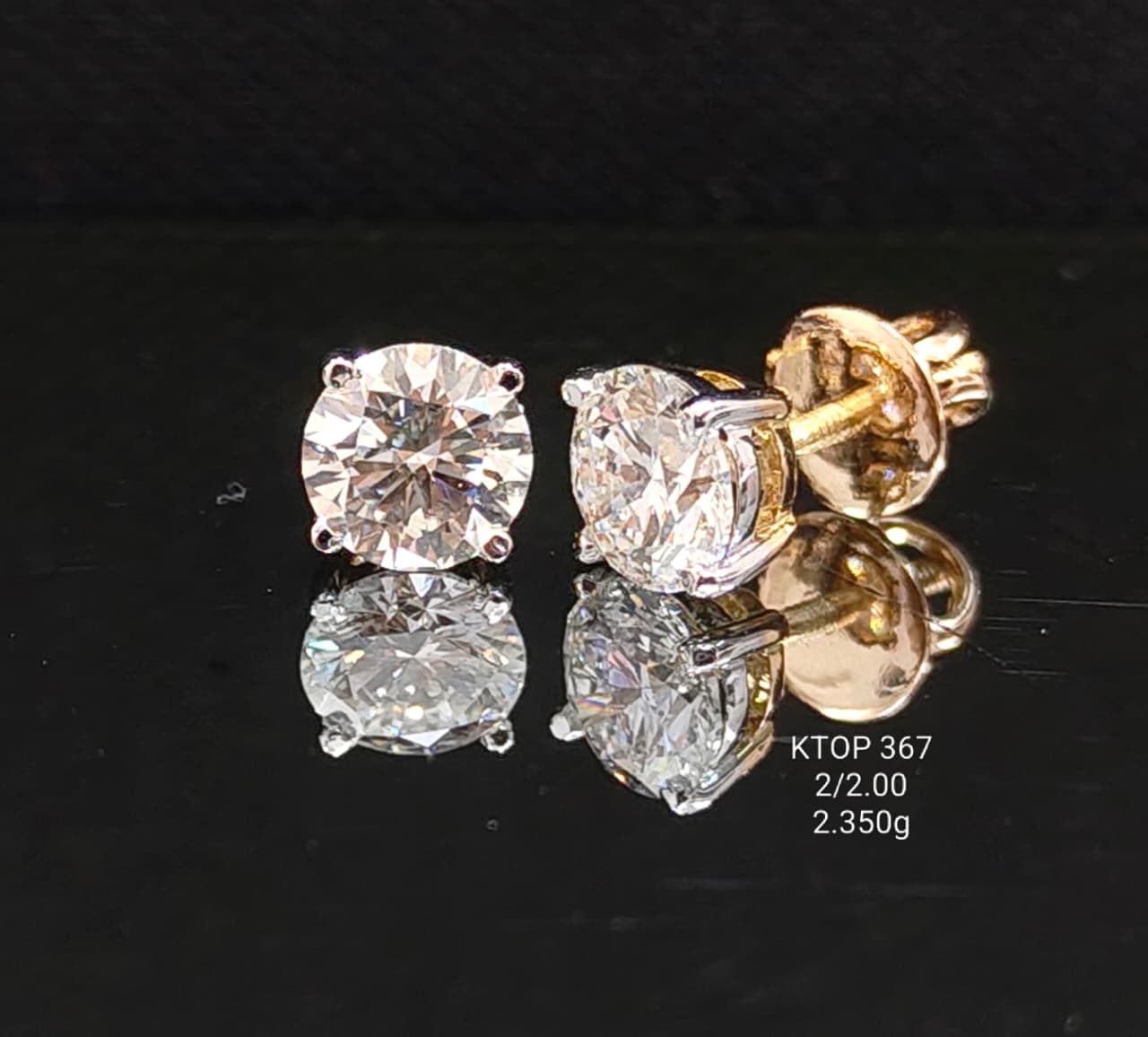 2Ct of Earrings With the Purity of 18K