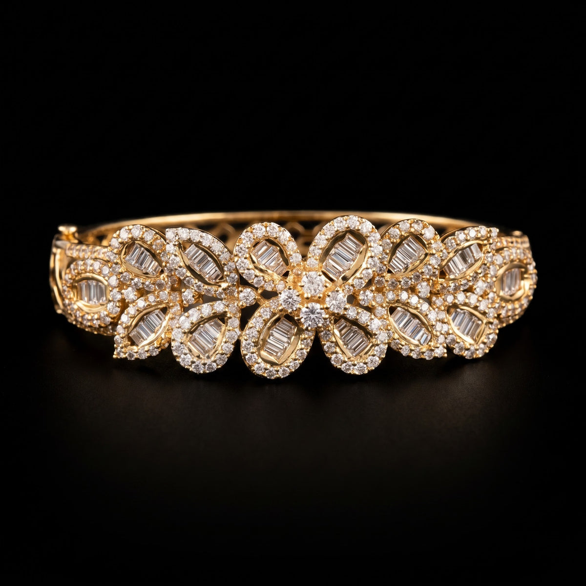3.8Ct of Bracelet With the Purity of 18K