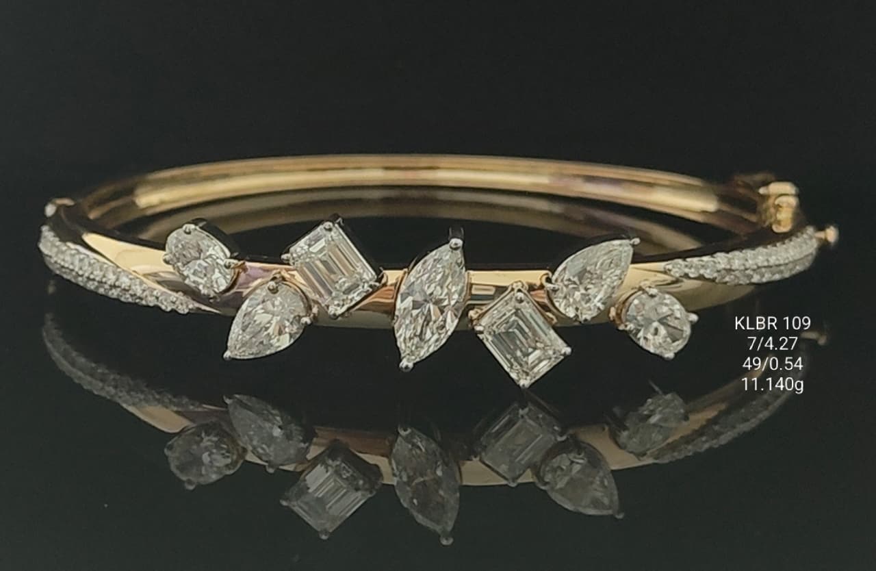 4.81Ct of Bracelet with the Purity of 18K