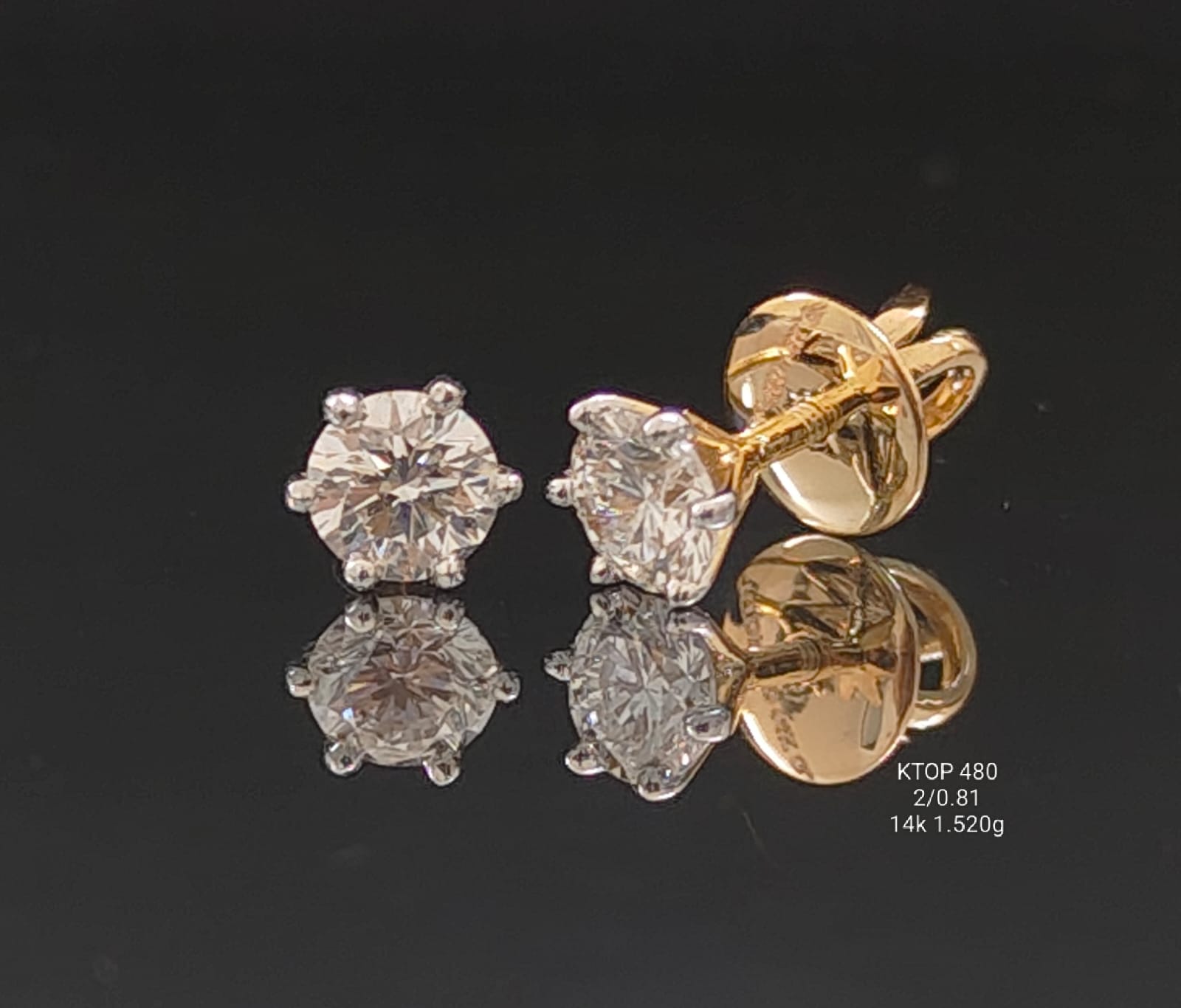 0.81Ct of Earrings With the Purity of 14K