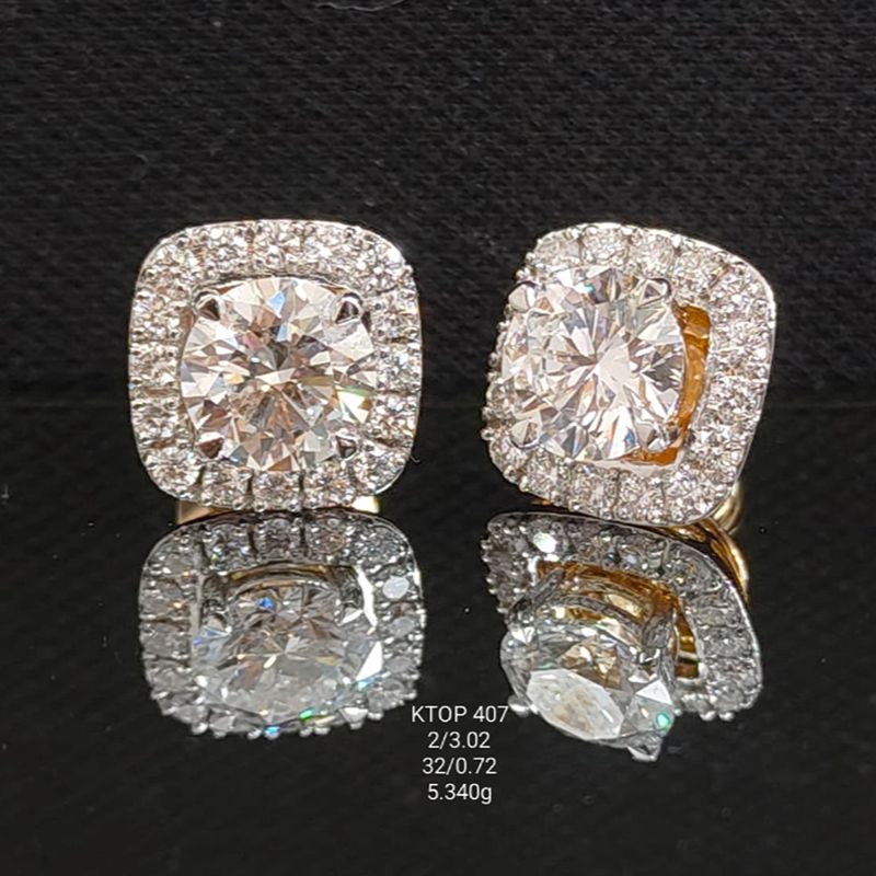 3.74Ct of Earring with the Purity of 18k