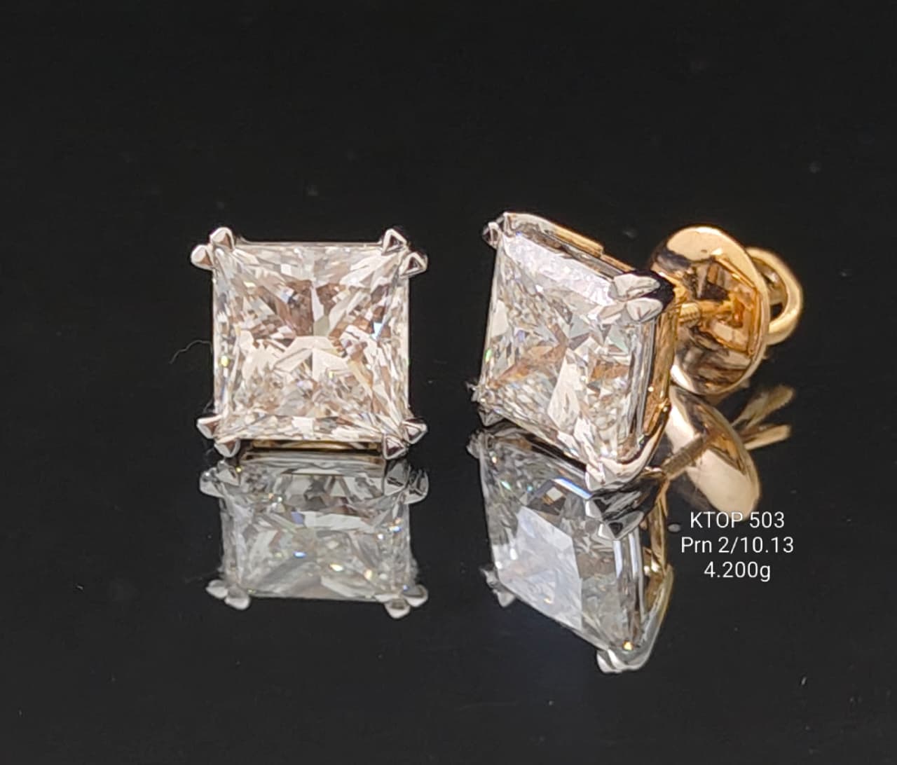 10.13Ct of Earrings With the Purity of 18K