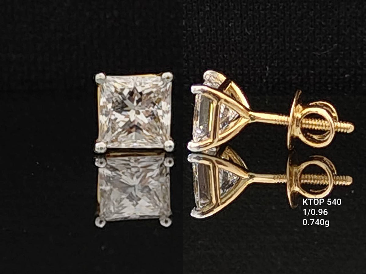 0.96Ct of Single Earring with the Purity of 18K