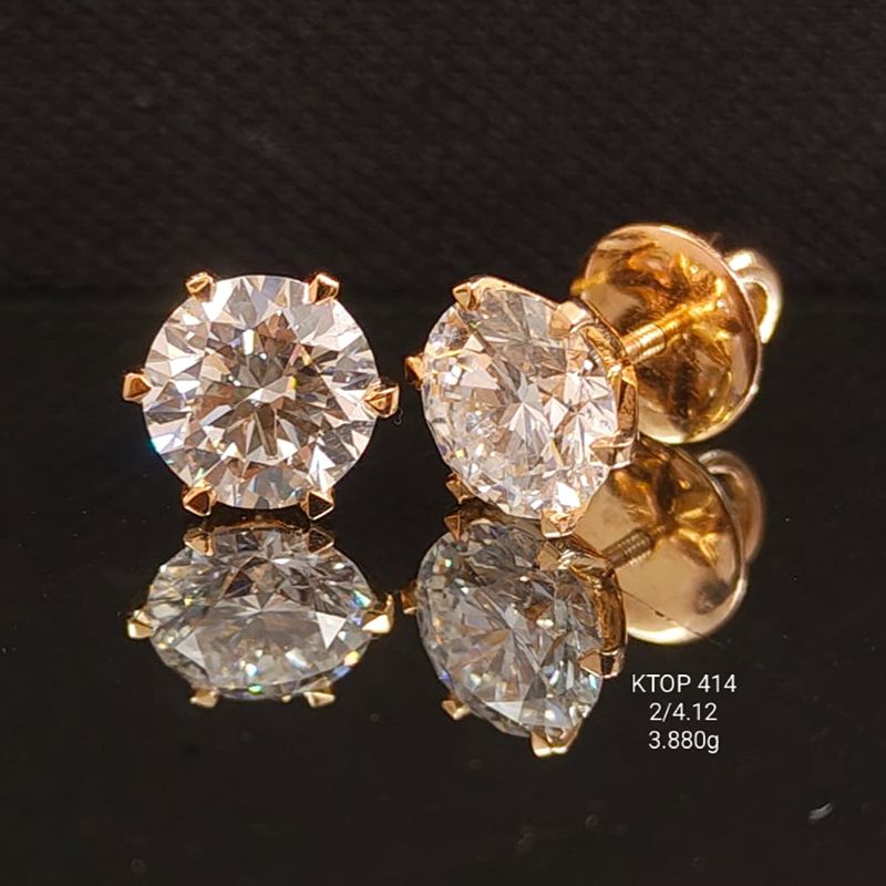 4.12Ct of Earring with the Purity of 18k