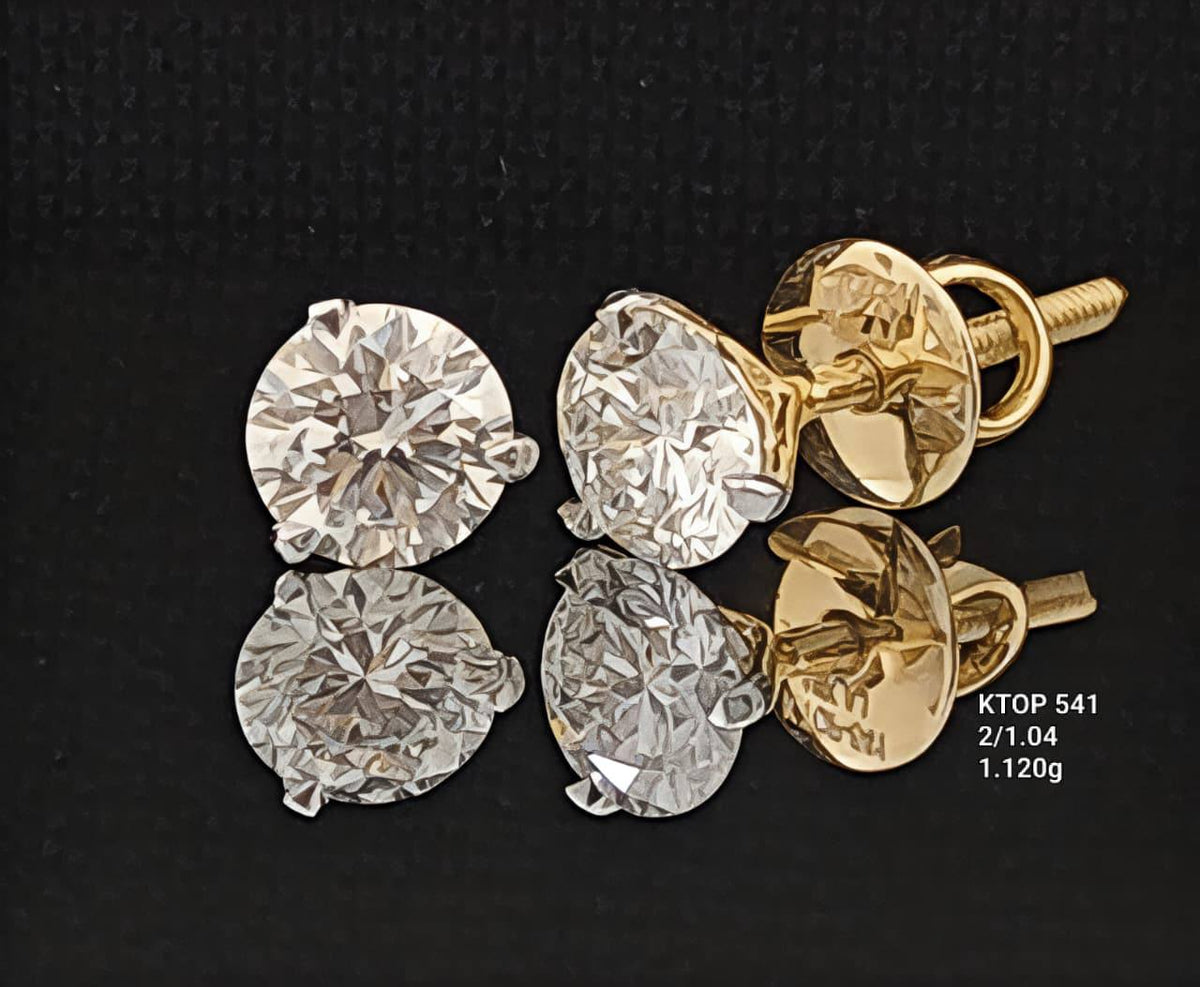 1.05Ct of Earring with the Purity of 18K