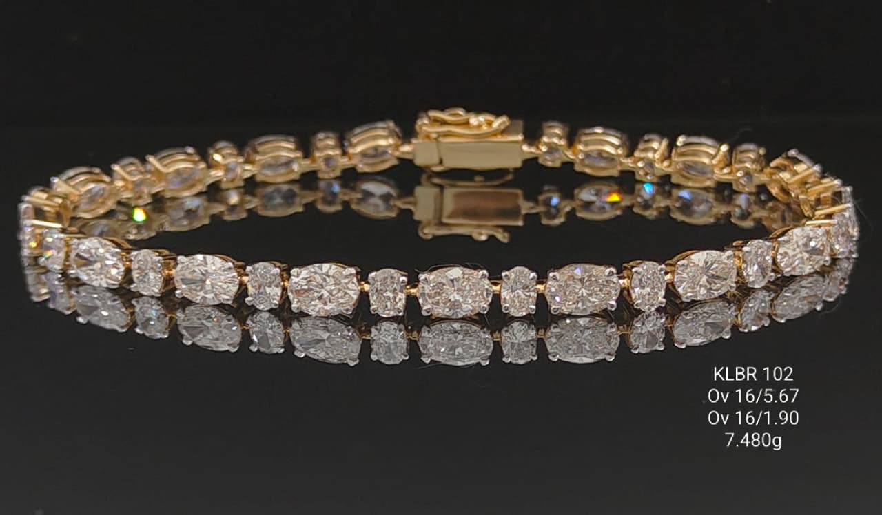 7.57 Ct of Bracelet With the Purity of 18K