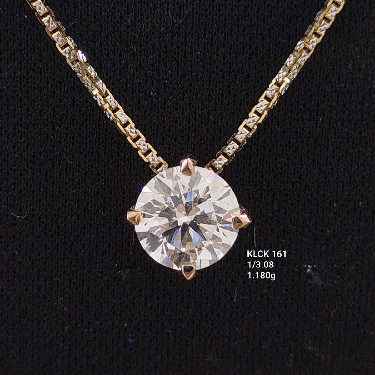 3.08Ct of Locket with the Purity of 18K
