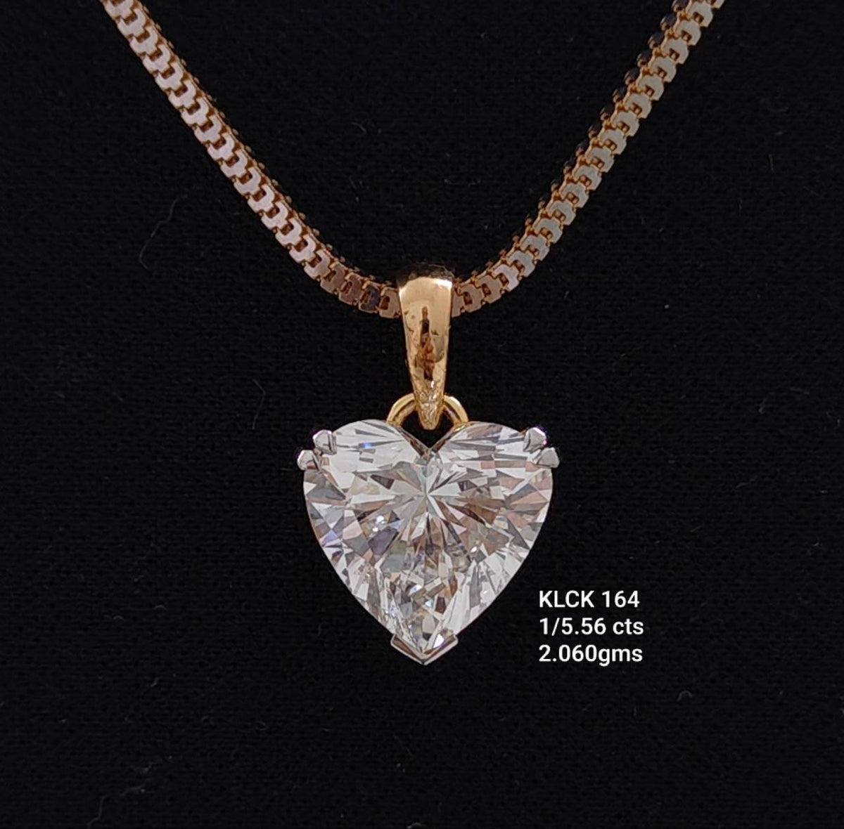 5.56Ct of Locket with the Purity of 18K