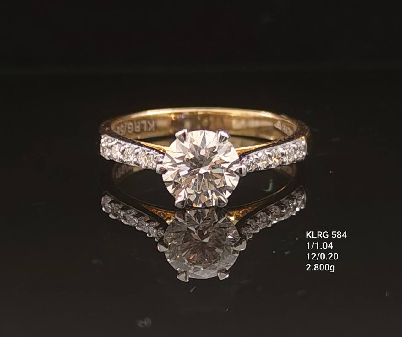 1.24Ct of Ring with the Purity of 18K