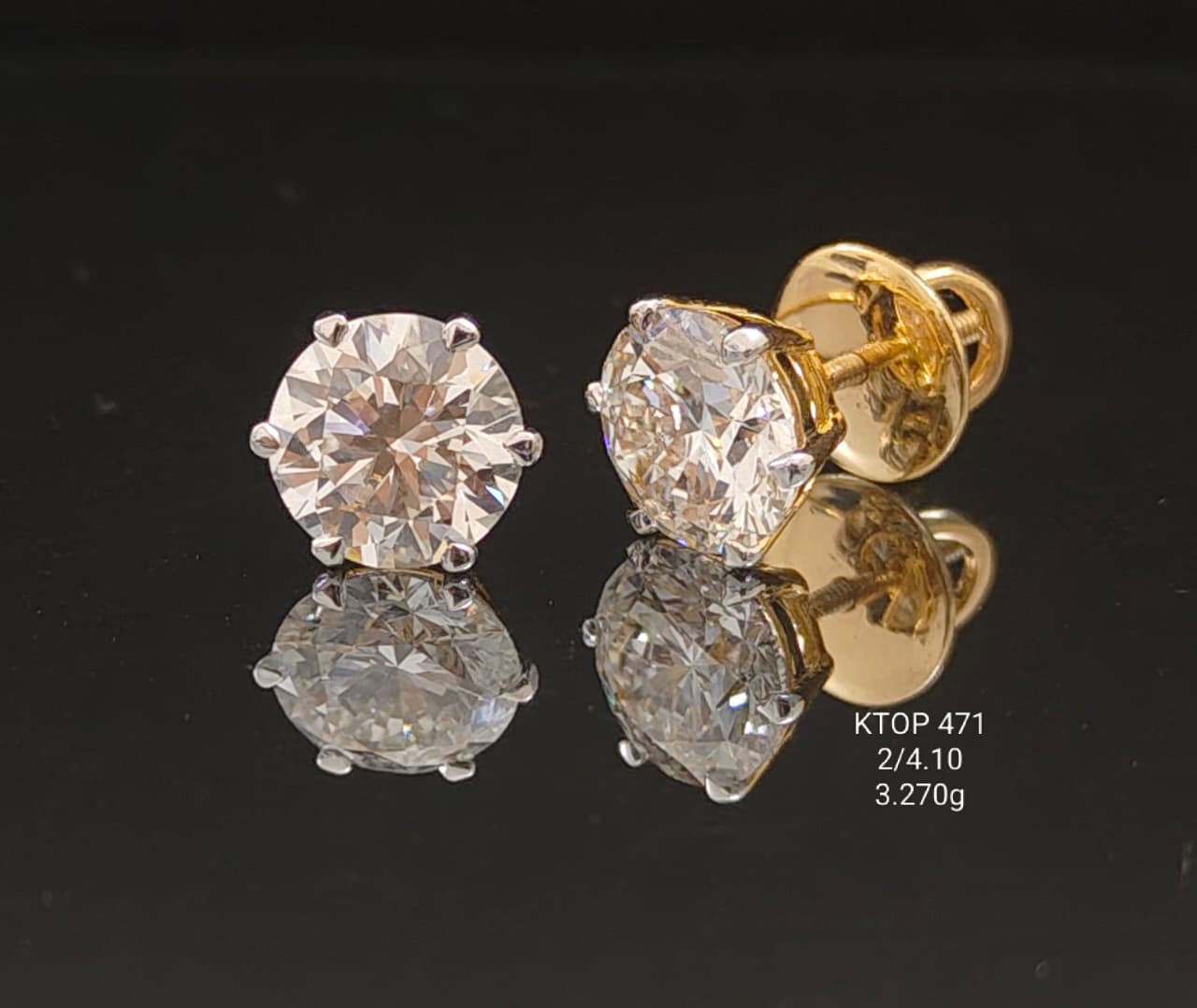 4.10 Ct of Earring With the Purity of 18K