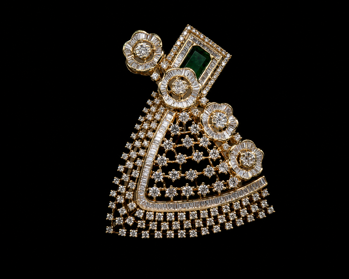 7.43Ct of Locket With the Purity of 18K