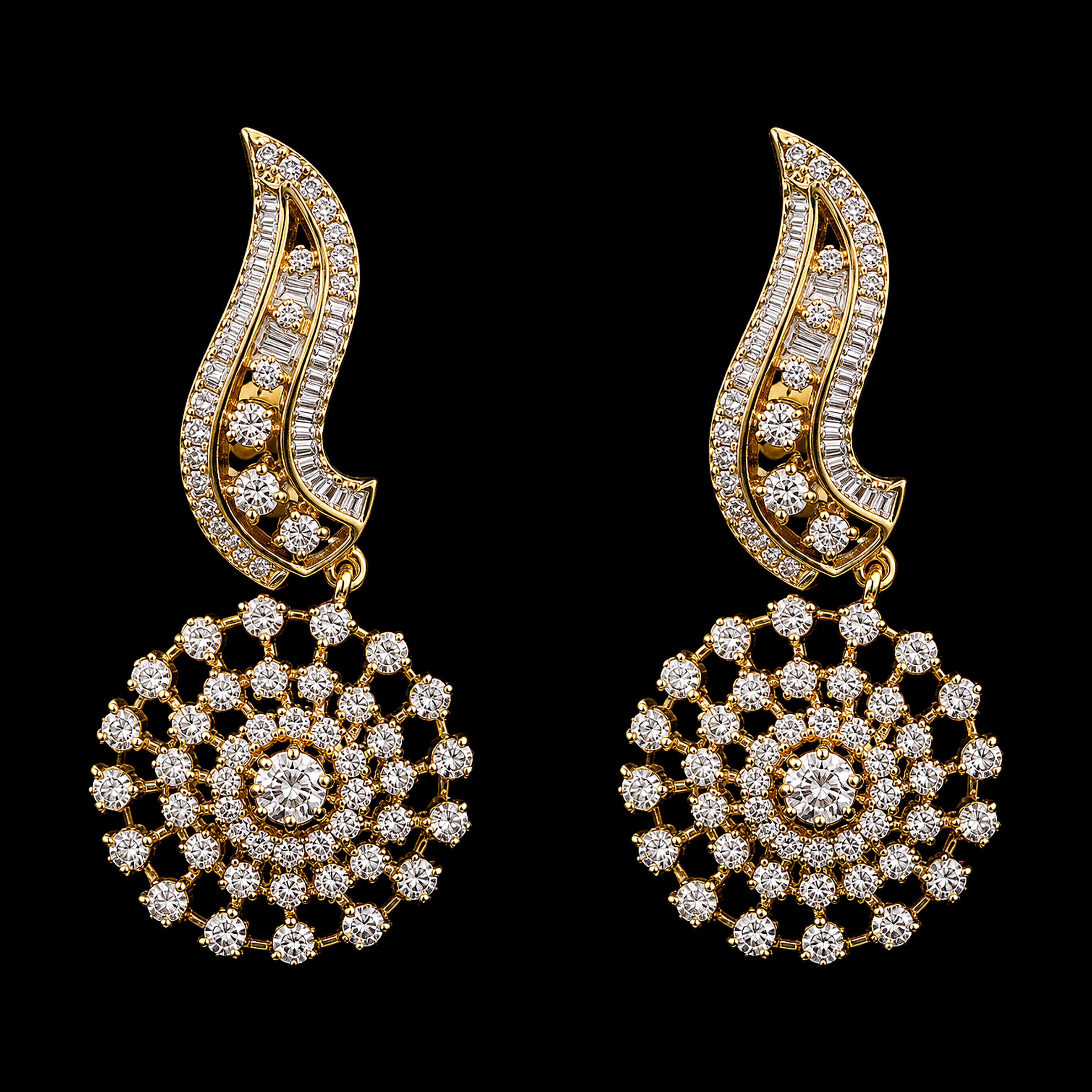 3.79Ct of Locket Earring With the Purity of 18K