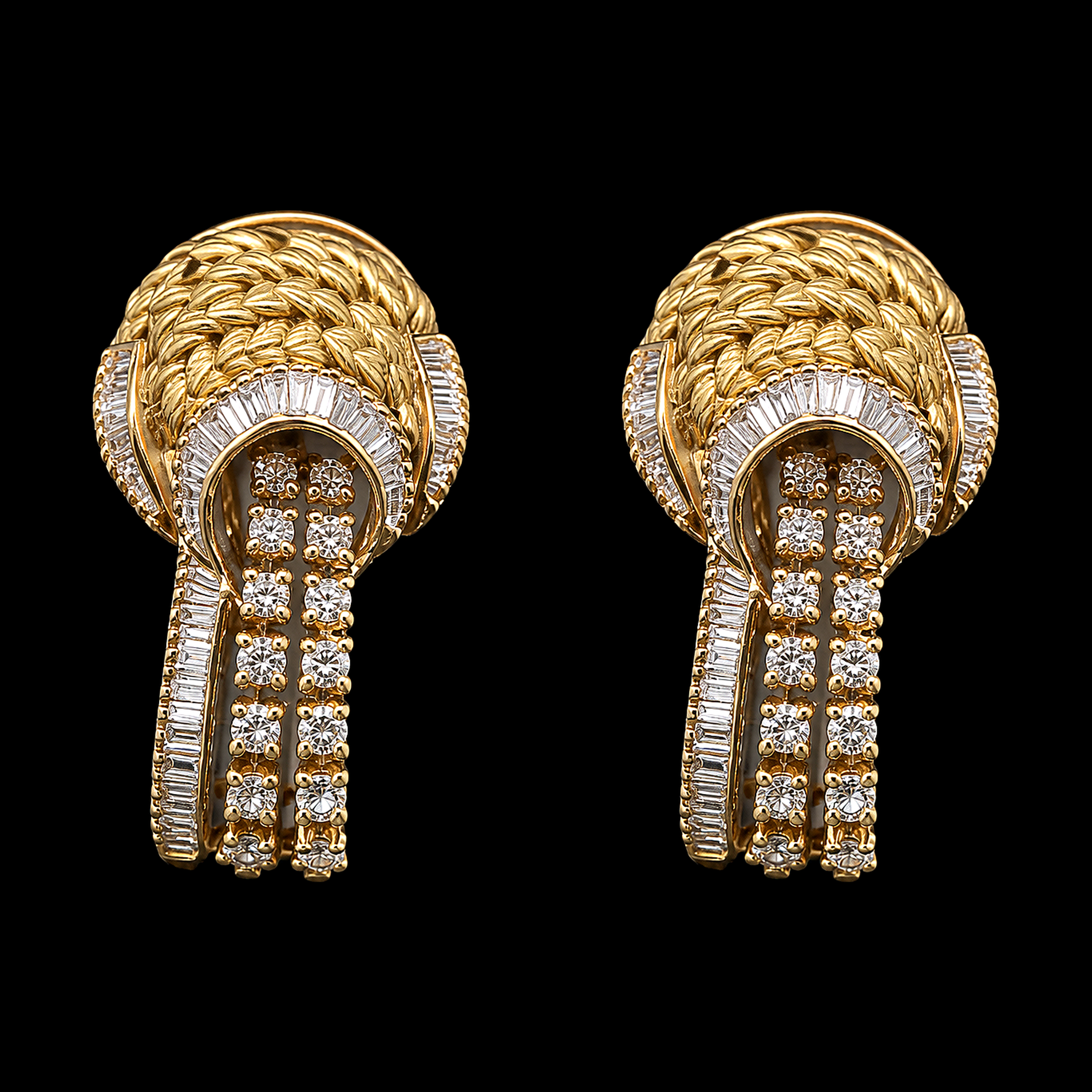 1.72Ct of Locket Earring With the Purity of 18K
