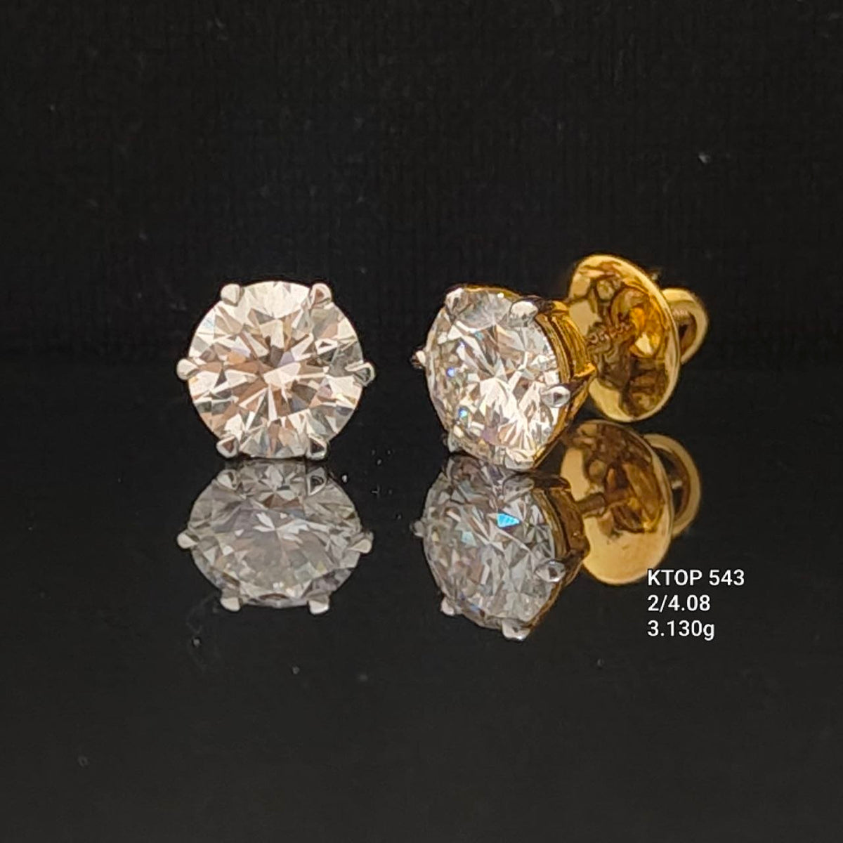 4.08Ct of Earring with Purity of 18K