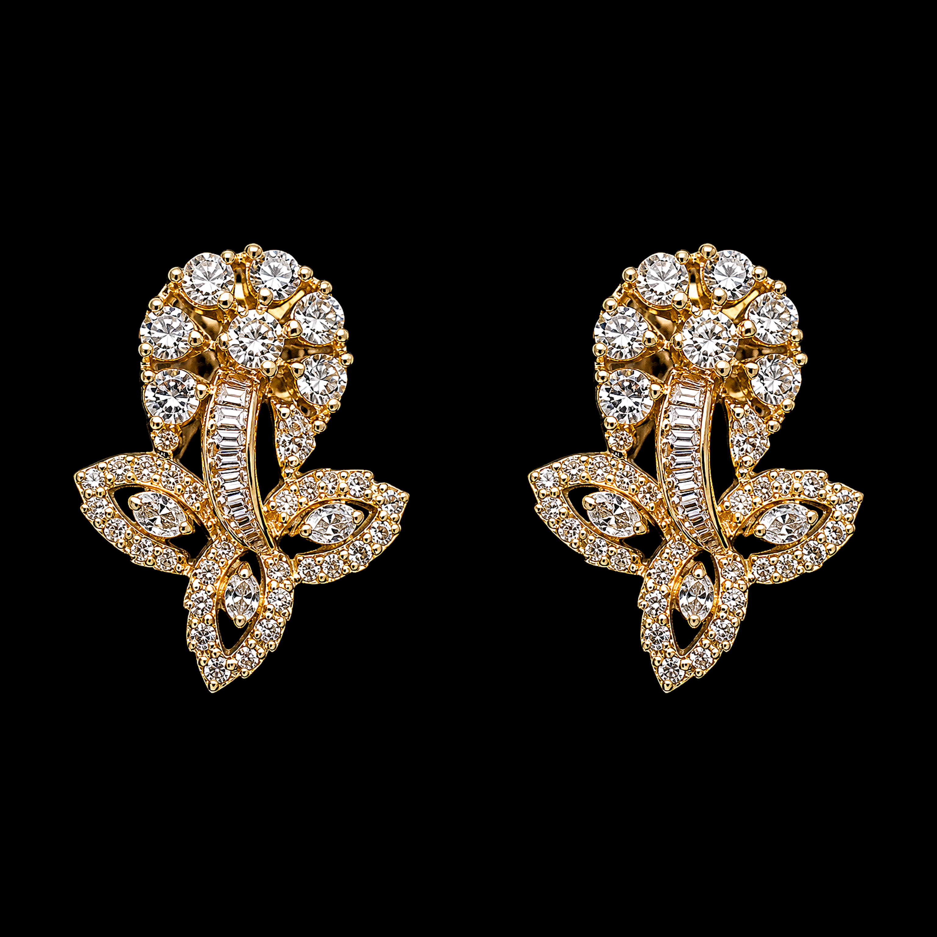 0.96Ct of Locket Earring With the Purity of 18K