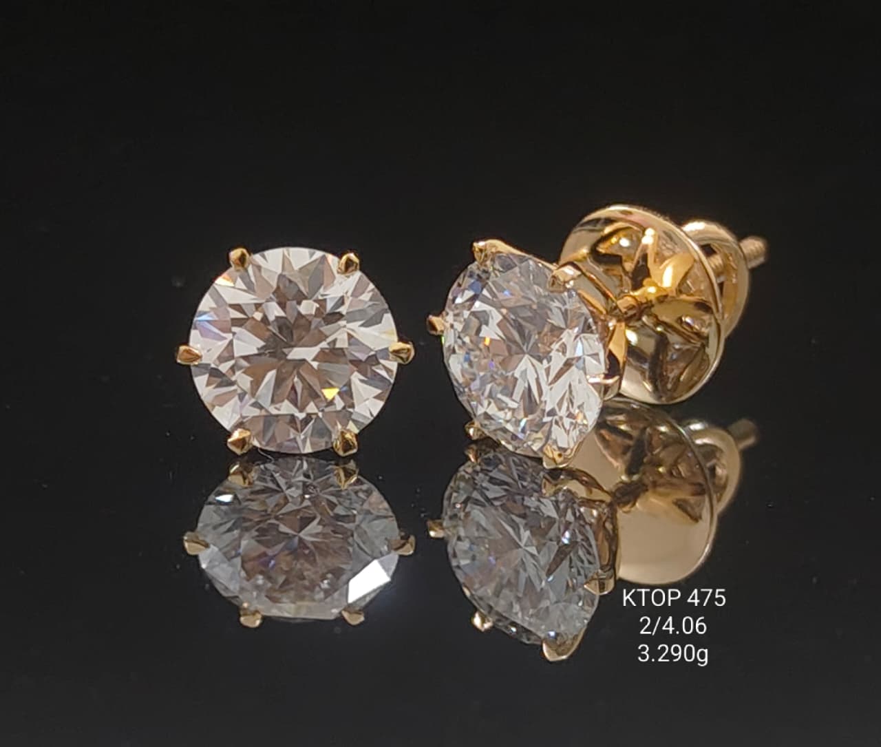 4.060Ct of Earrings With The Purity of 18K