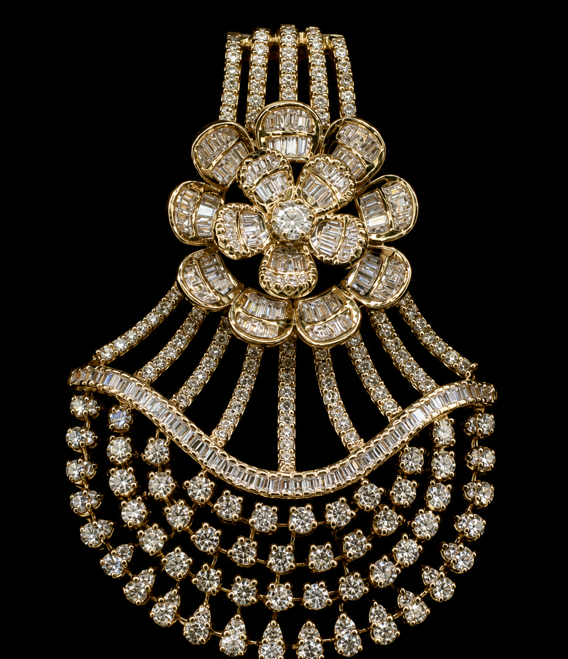 4.76Ct of Locket With the Purity of 18K