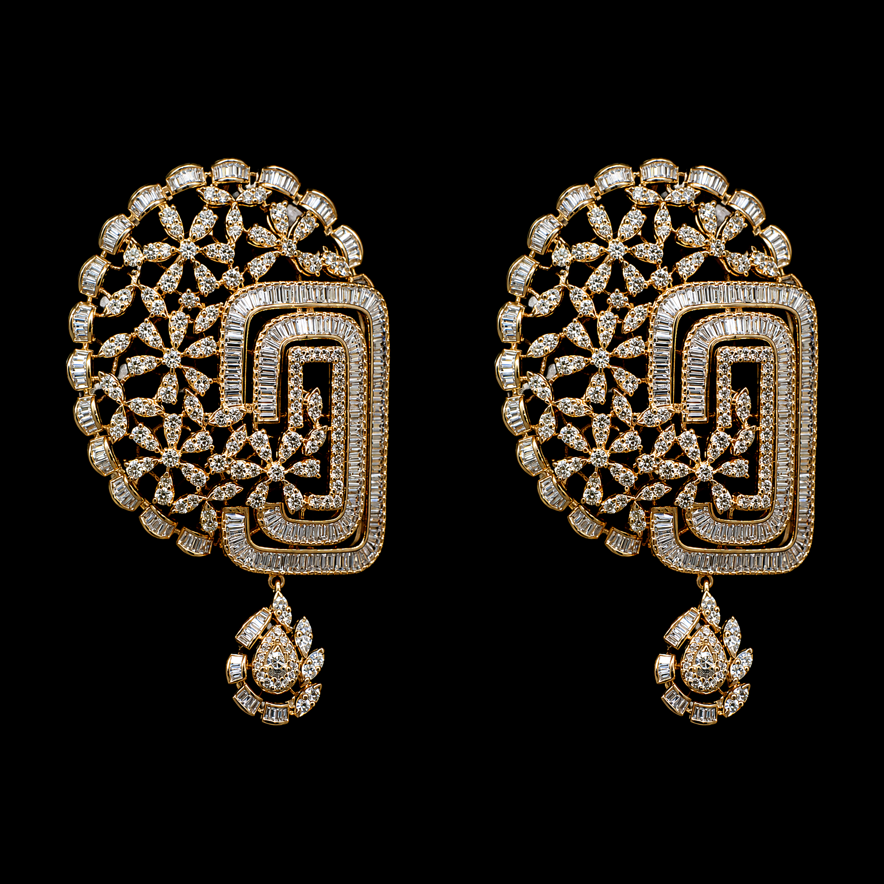 2.55Ct of Locket Earring With the Purity of 18K