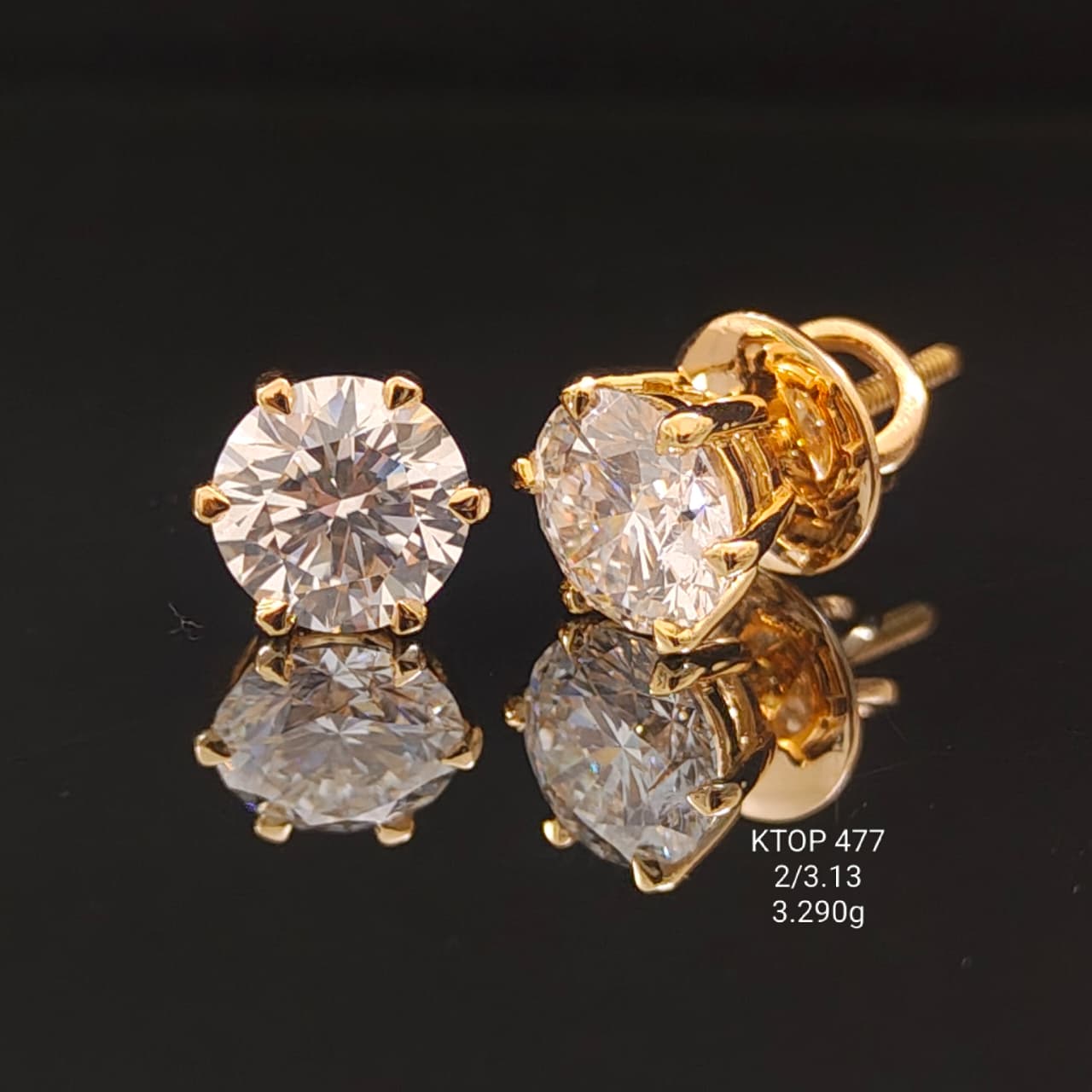 3.130Ct of Earrings With The Purity of 18K
