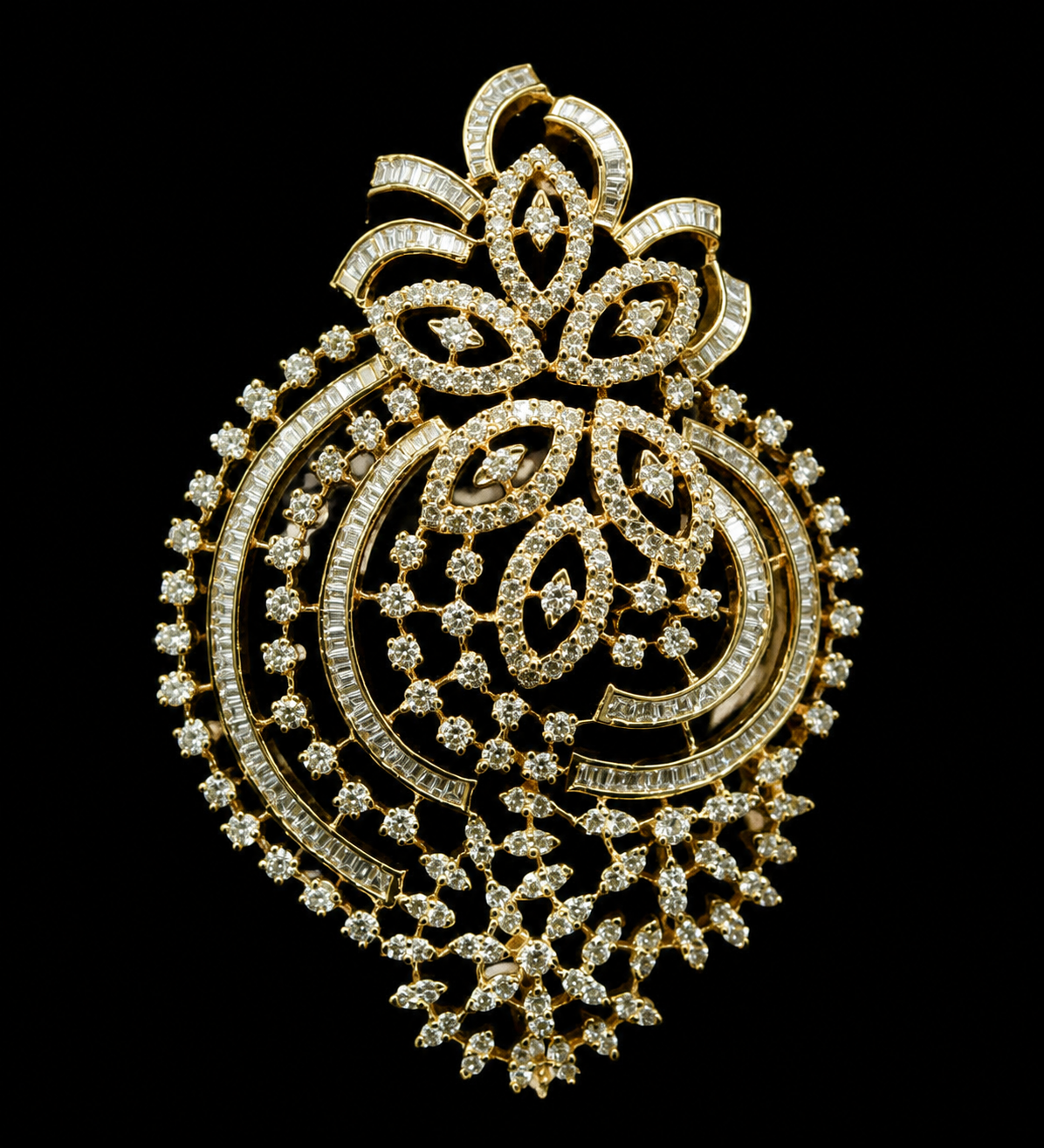 5.88Ct of Locket With the Purity of 18K