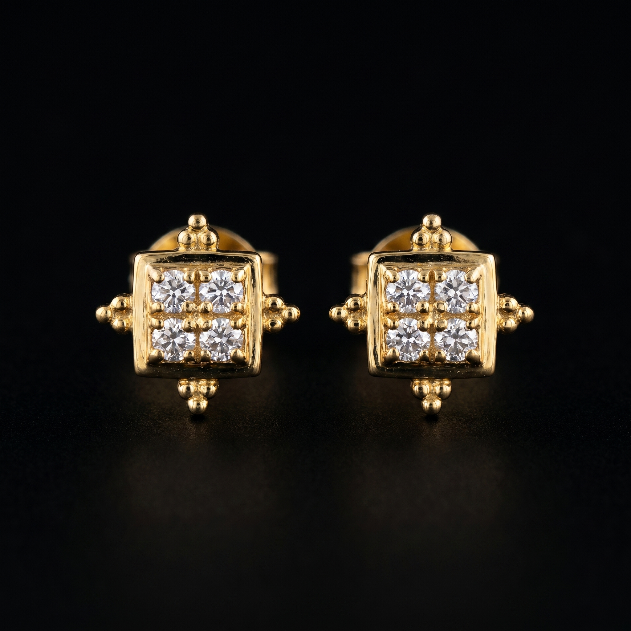 0.8Ct of Earring With The Purity of 18K