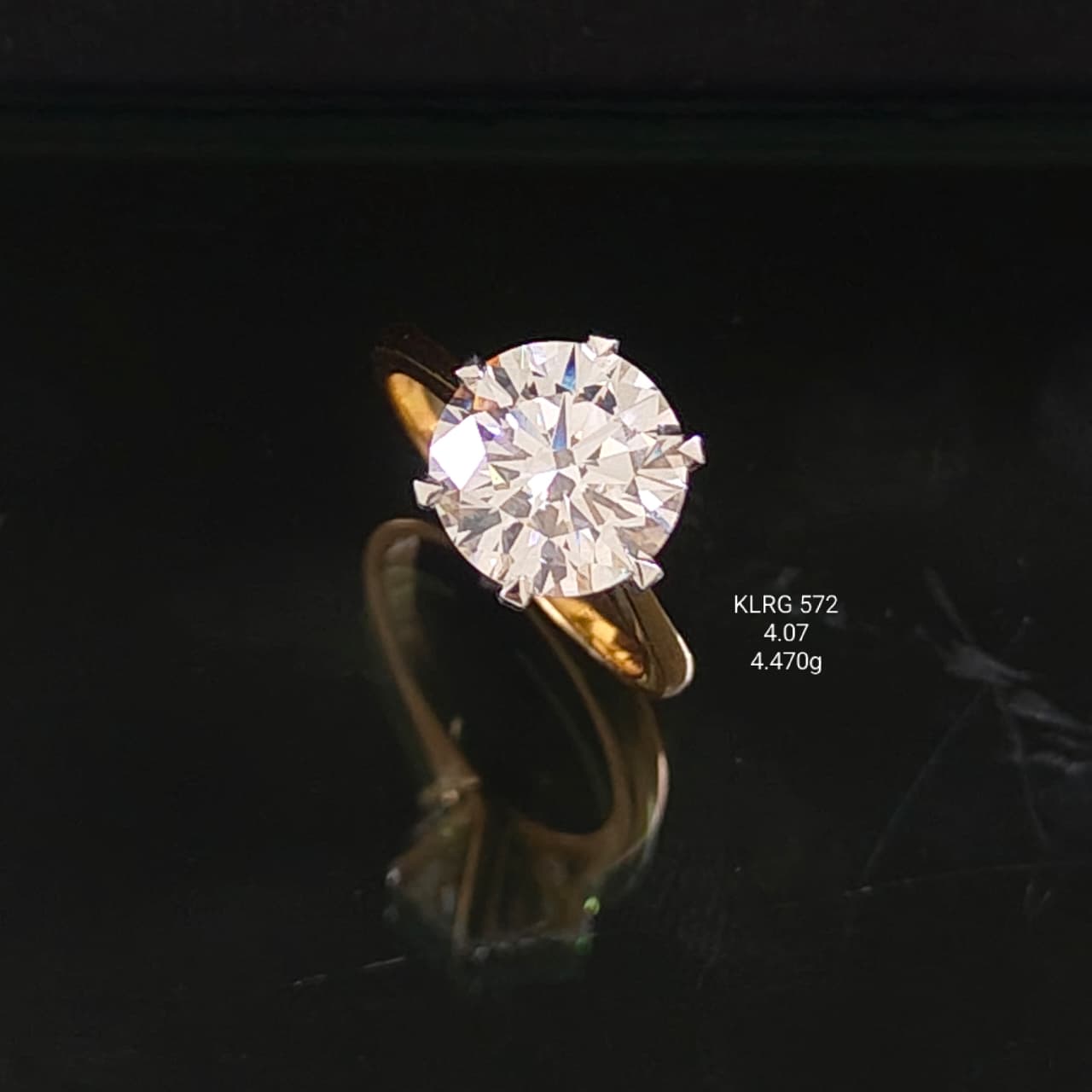 4.07Ct of Ring with the Purity of 18K