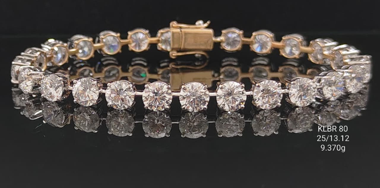 13.12Ct Bracelet with the Purity of 18K