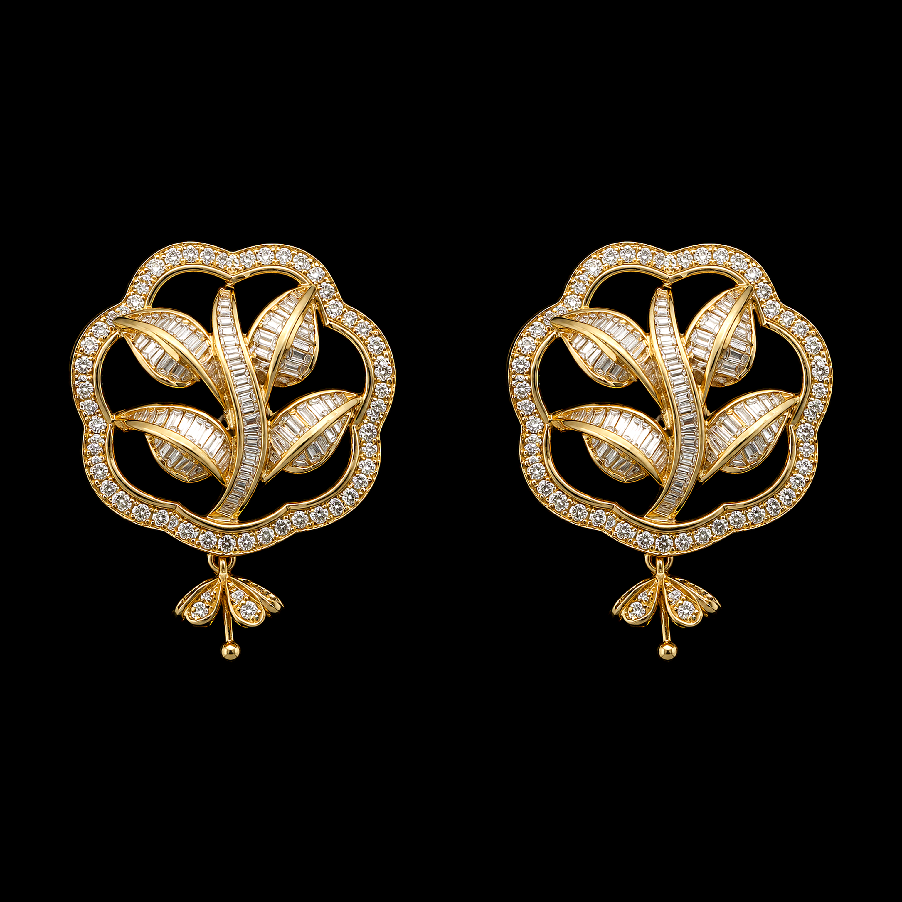 2.41Ct of Locket Earring With the Purity of 18K