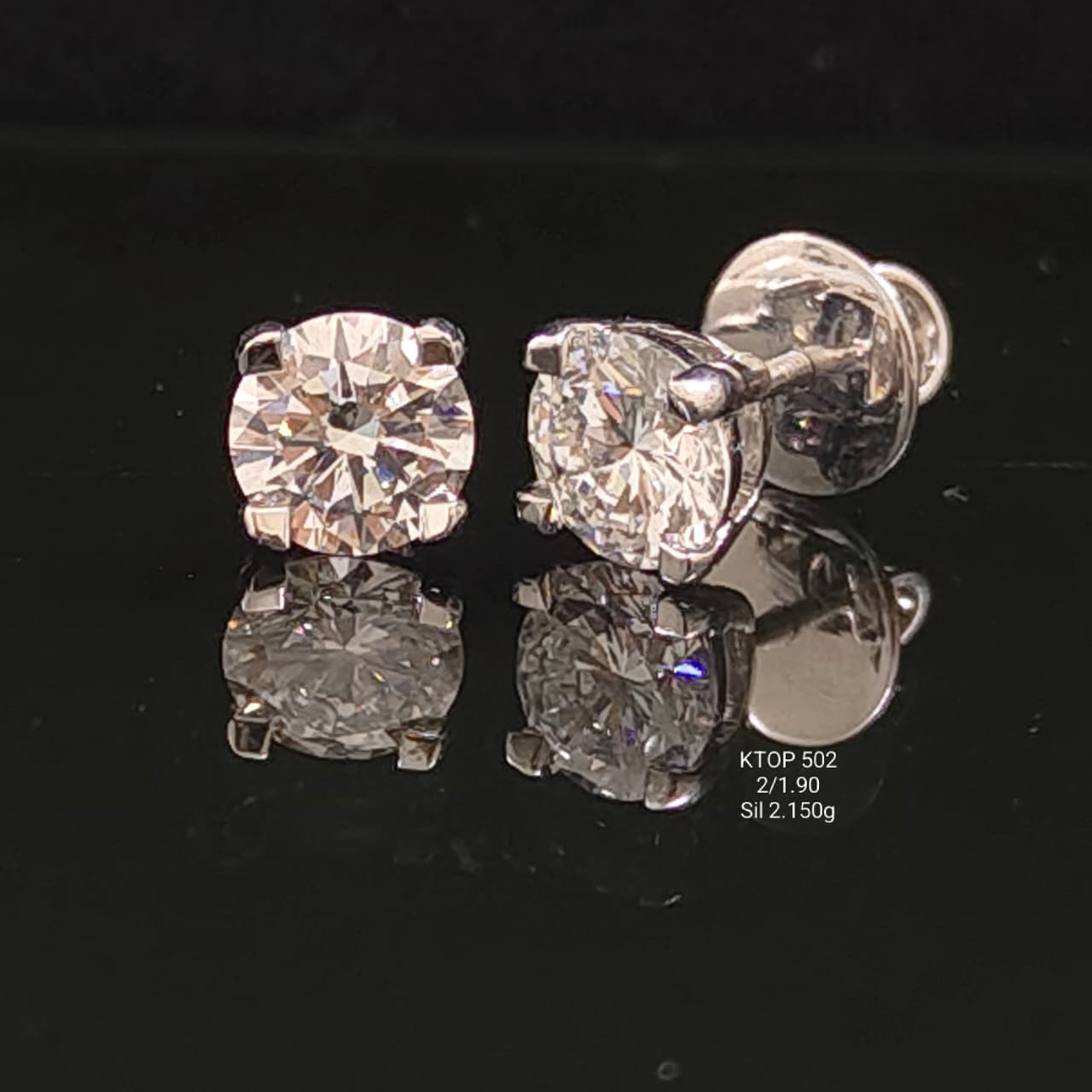 1.9Ct of Earrings Made in Silver