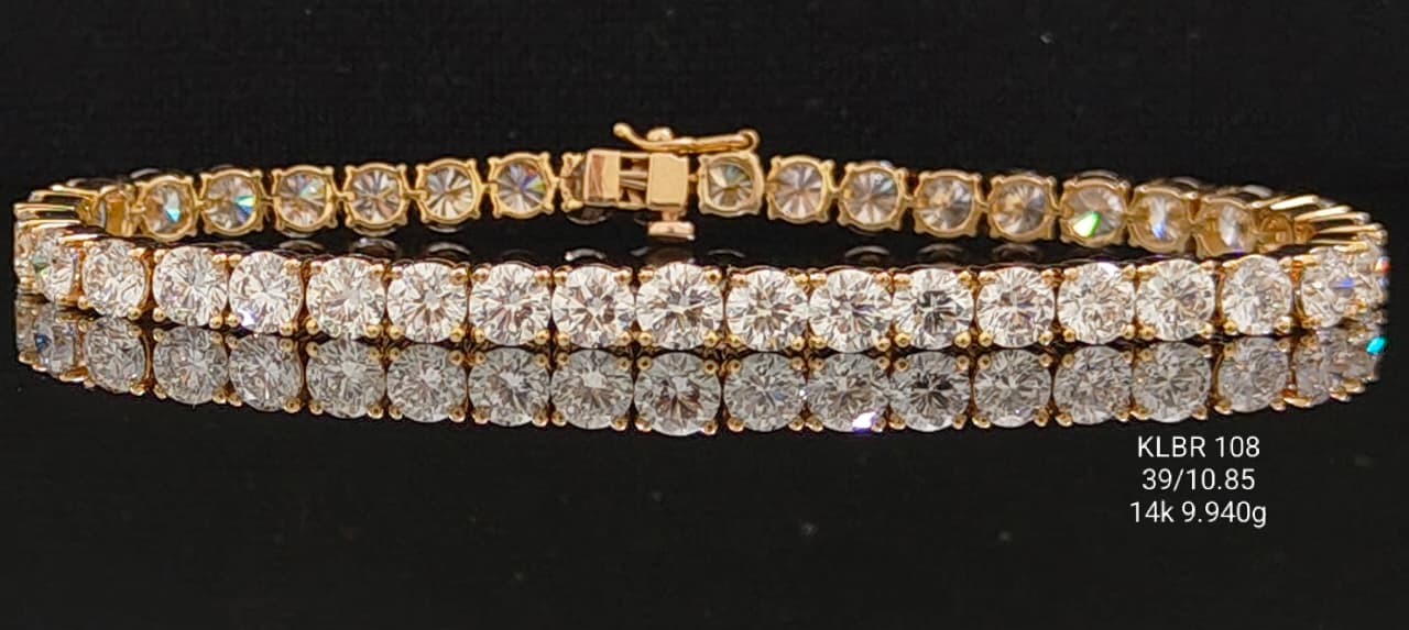 10.85Ct OF Bracelet With the Purity of 14K