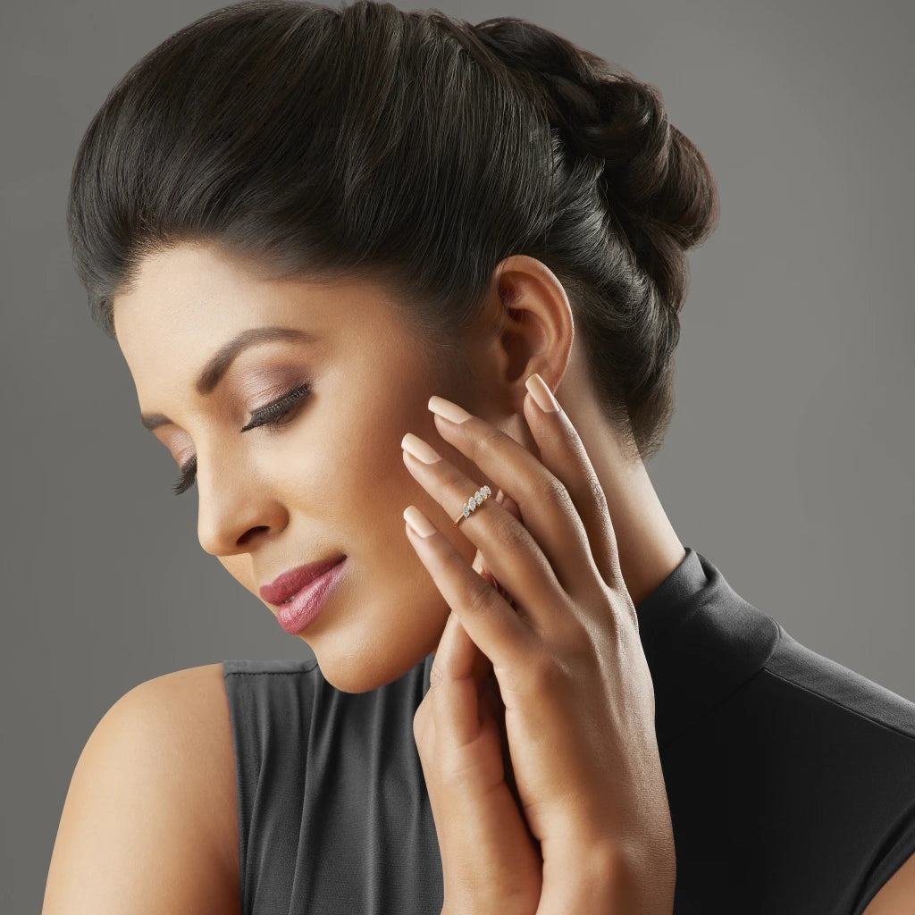 0.060 Ct Round Midi Rings with Purity of 14Kt