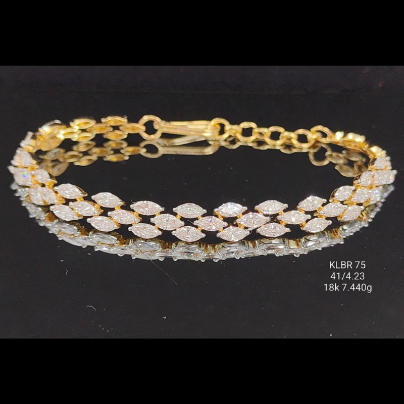4.23 carat fancy shaped lab-grown diamond bracelet in 18kt gold, front view
