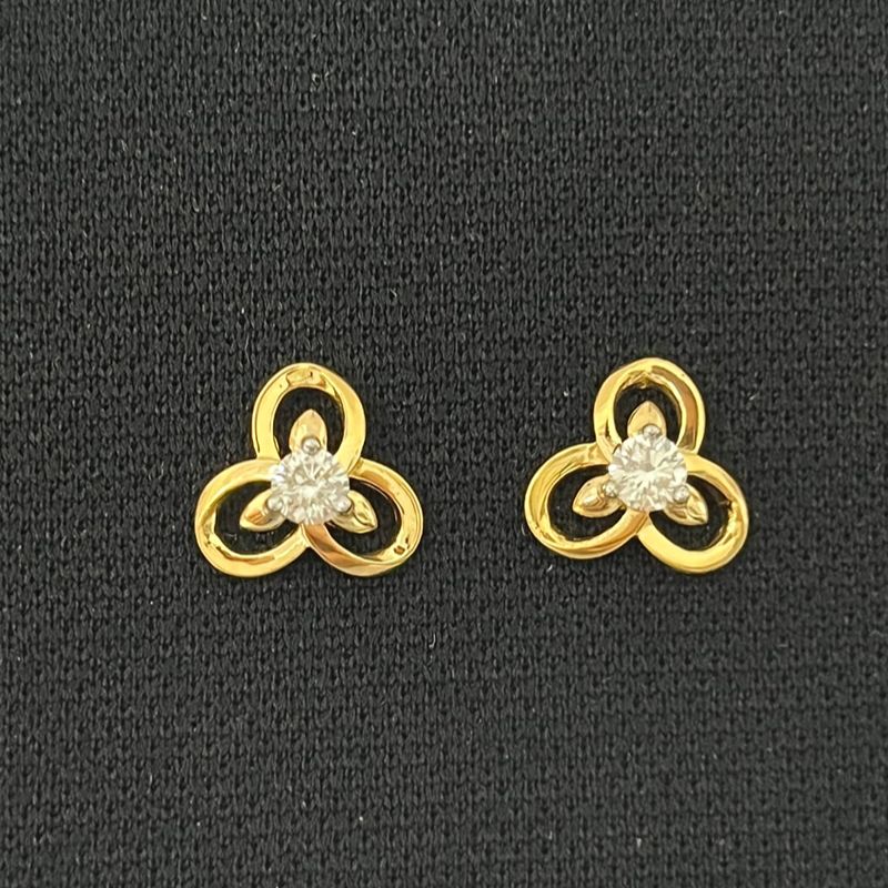 0.25 carat lab-grown diamond earrings in 14kt gold front view
