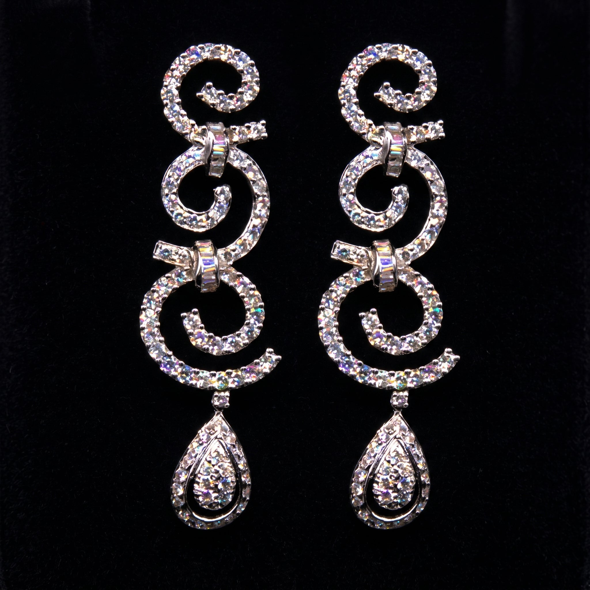 2.38Ct of Long Earring with the Purity of18K