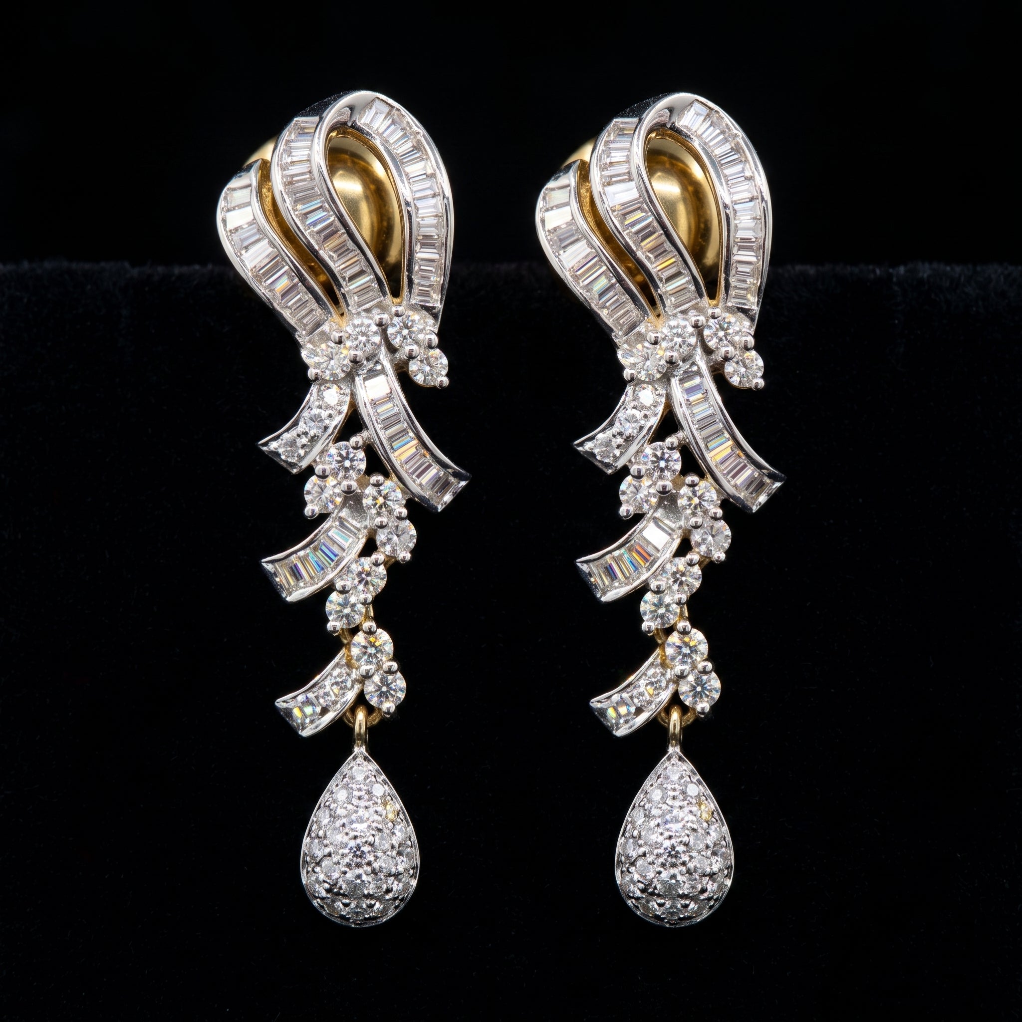 1.29Ct of Long Earring with the Purity of18K