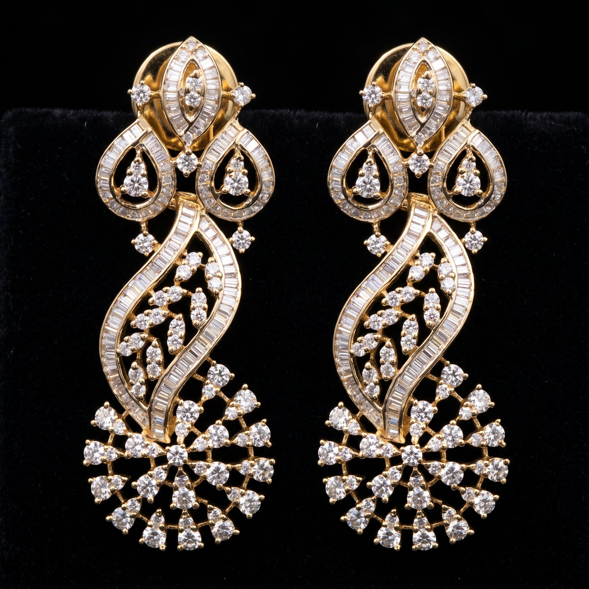 4.47Ct of Long Earring With the Purity of 14K