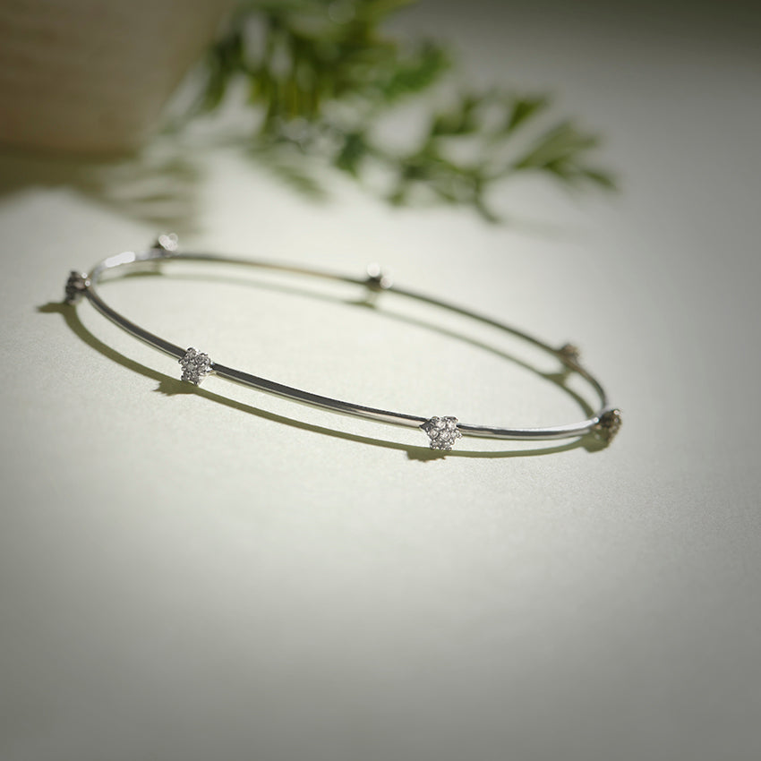 0.273 ct Bangles of 14 KT gold