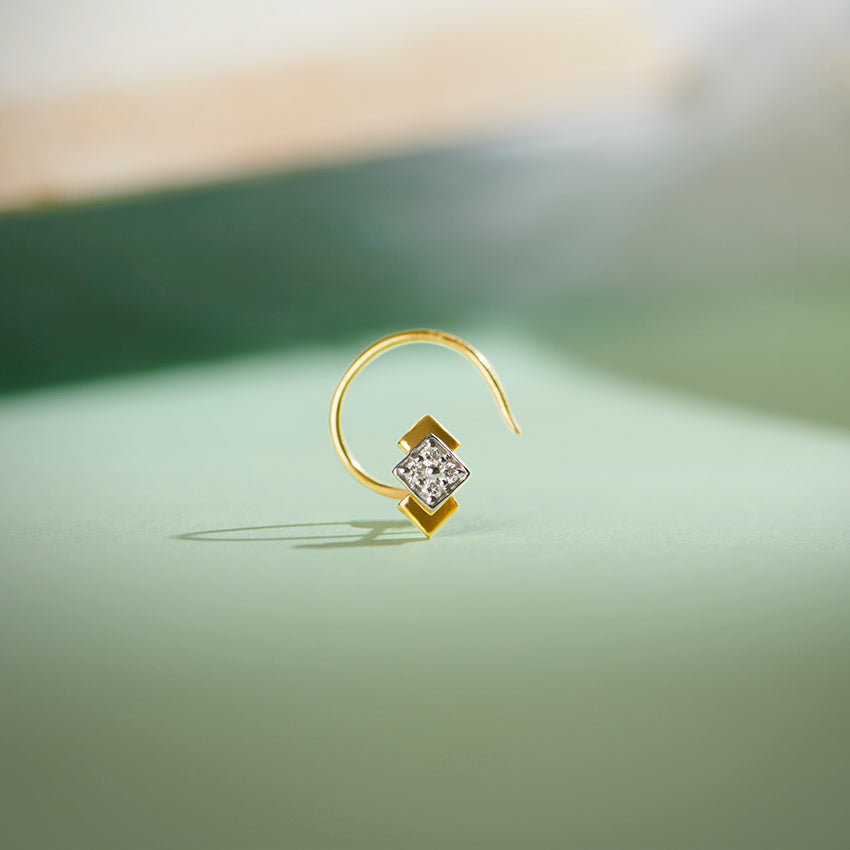 0.025 ct Nosepin of 14 KT gold