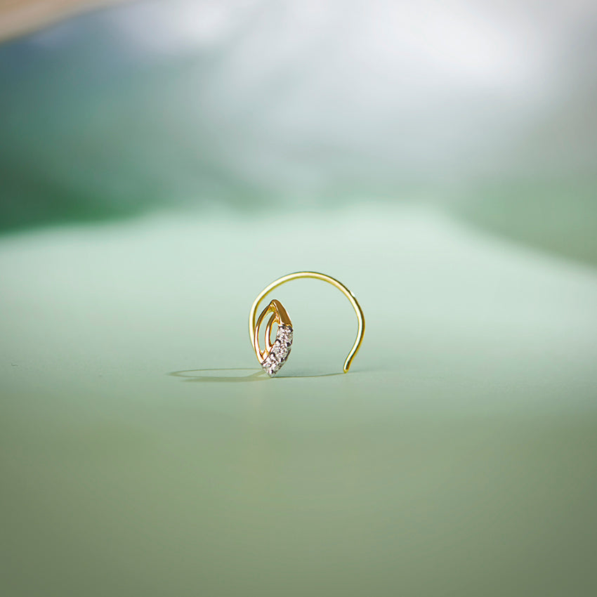 0.024 ct Nosepin of 14 KT gold