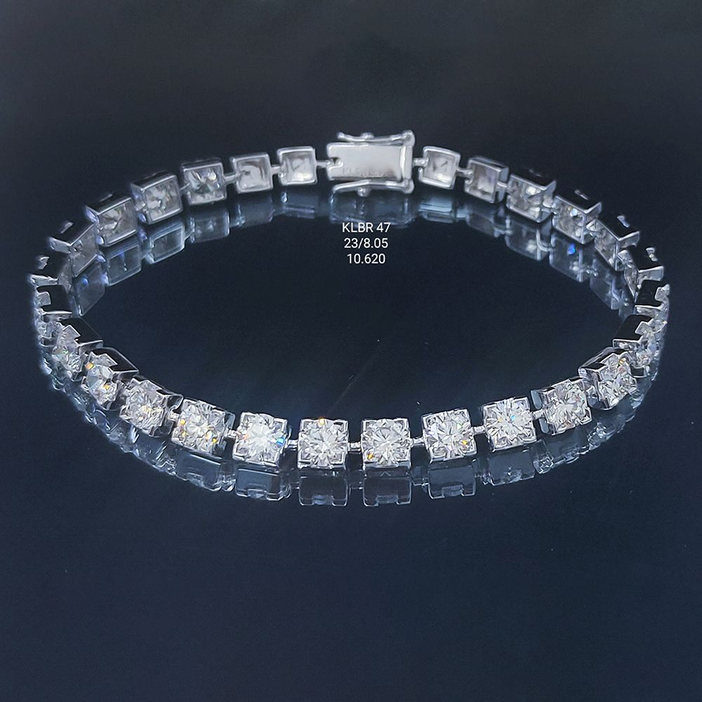 8.05 Ct of BRACELET of Small Round Shaped Diamonds  18K