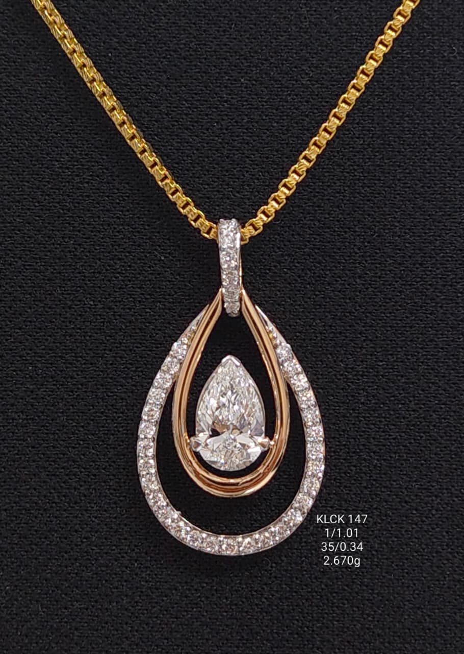 1.35 Ct of Locket with the Purity of 18K