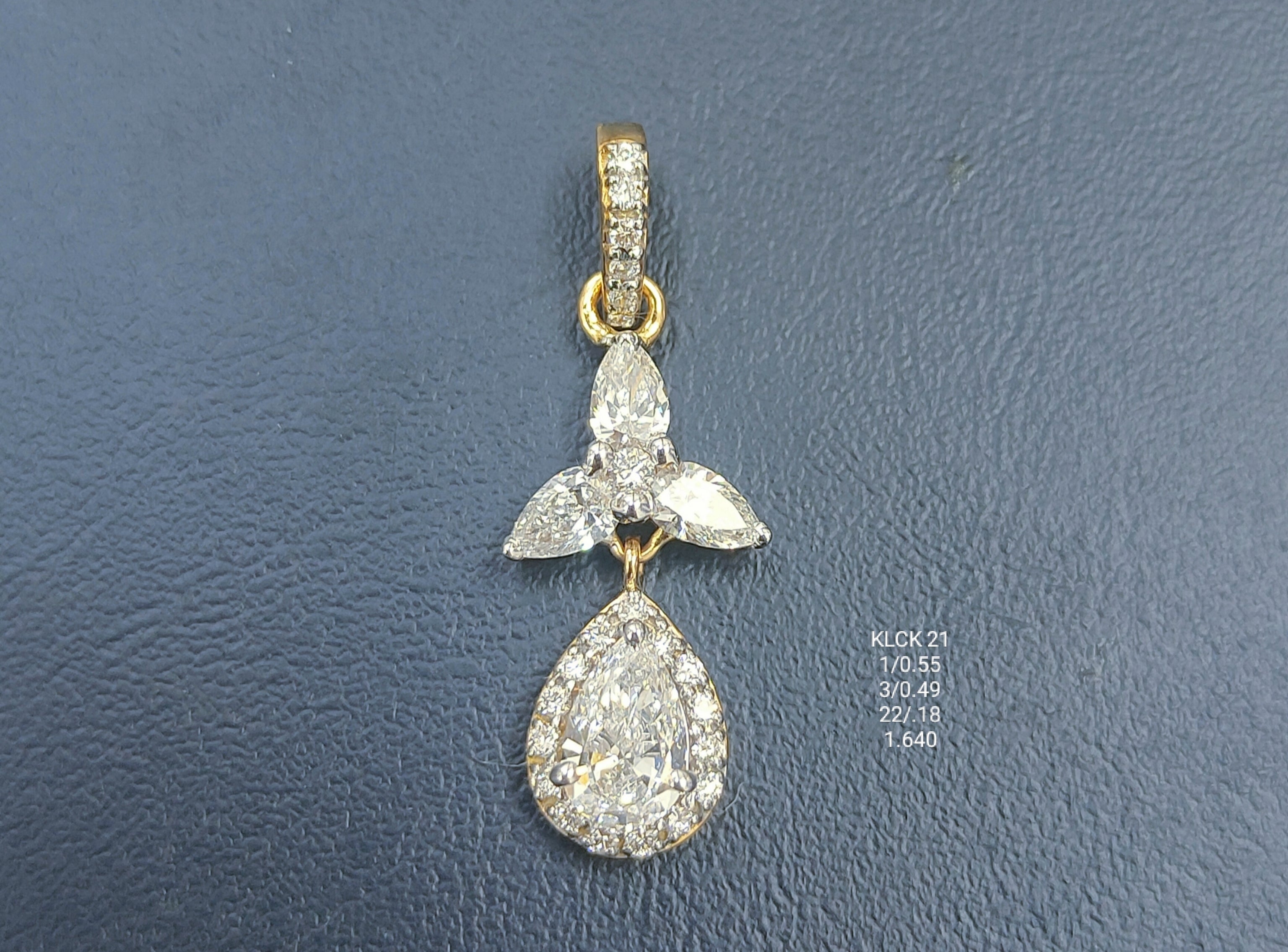 1.22Ct Of Locket With Purity Of 18K