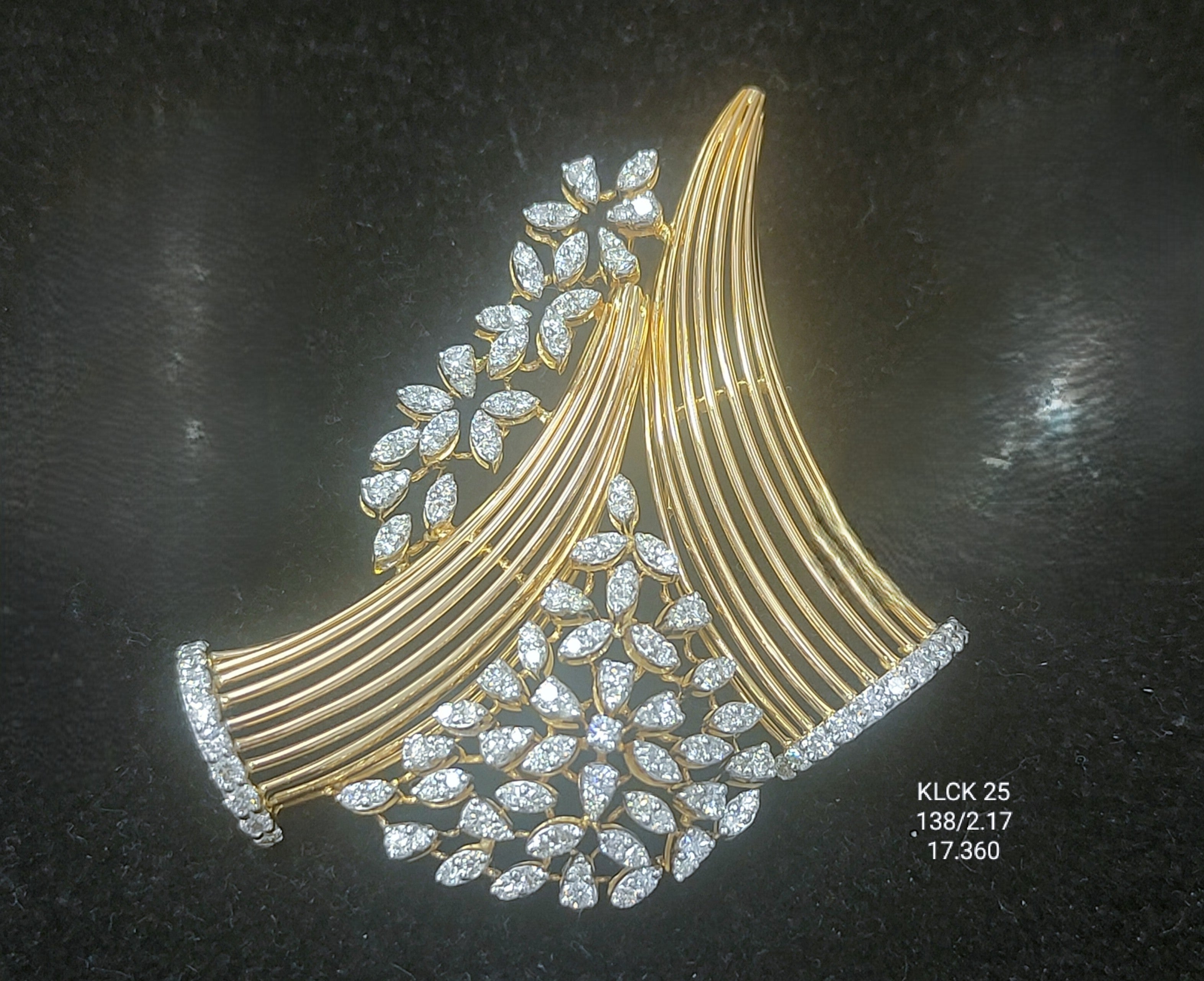 2.17Ct Of Locket With Purity Of 18K