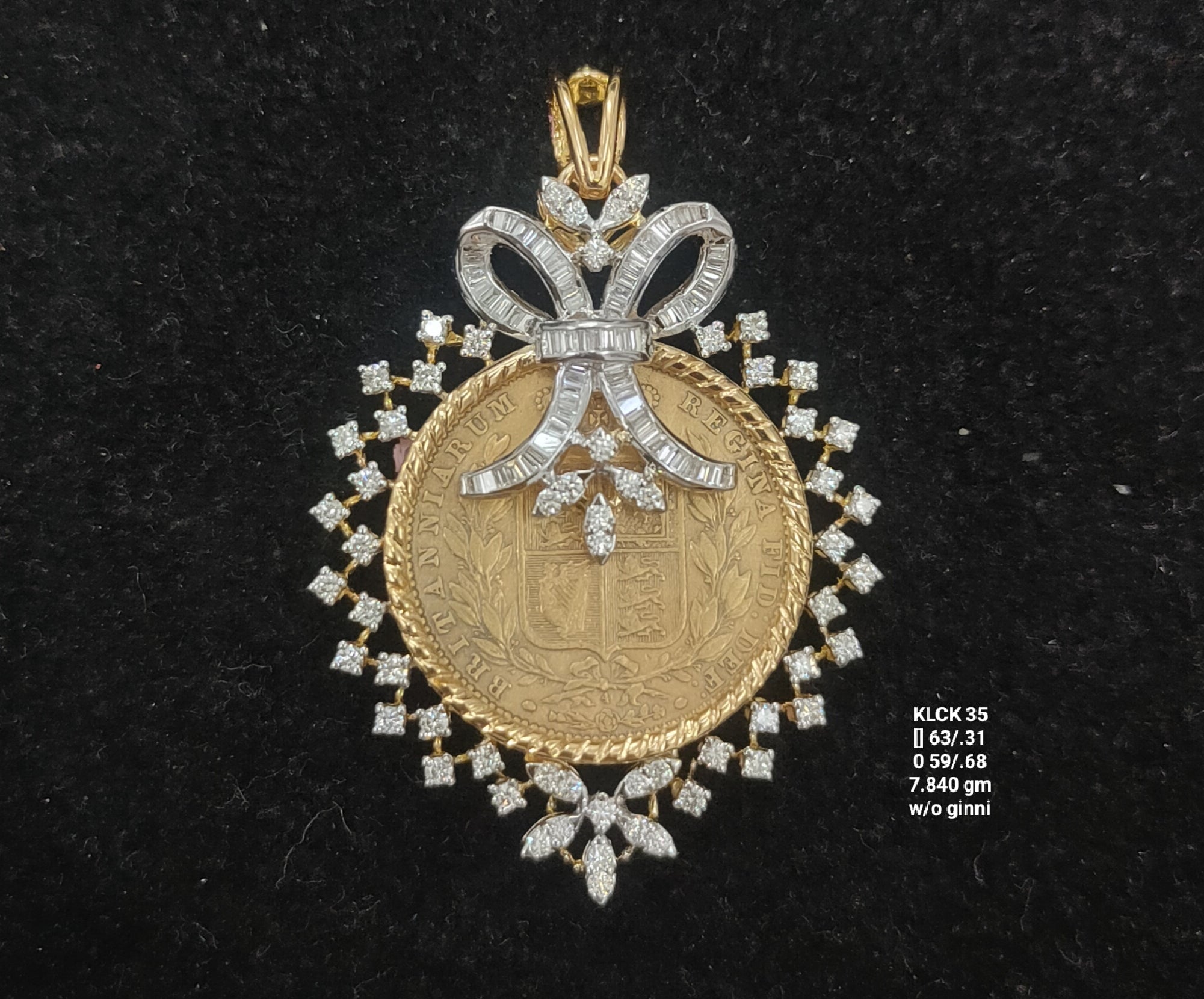 0.99Ct Of Locket With Purity Of 18K