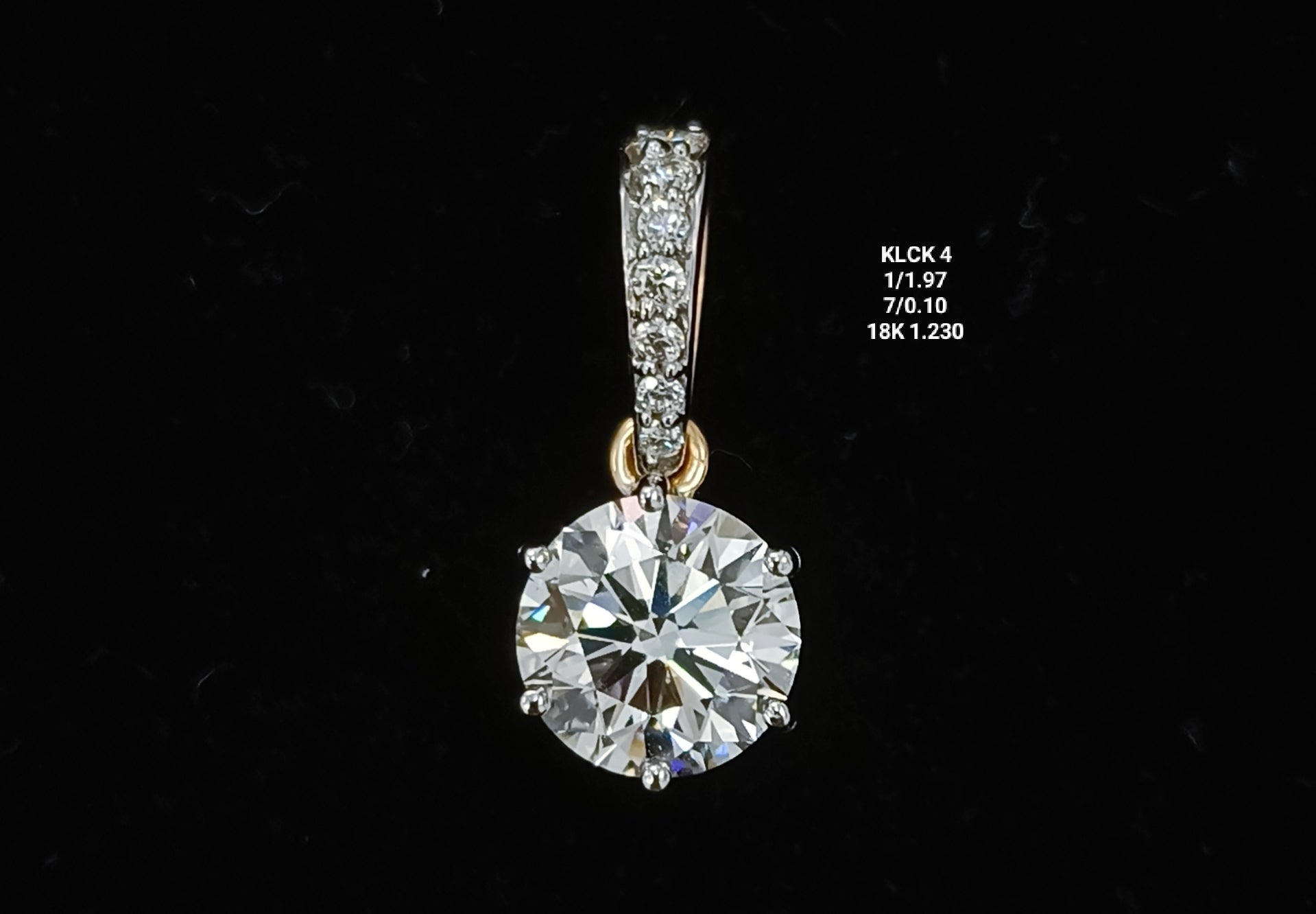 2.07Ct Of Locket With Purity Of 18K