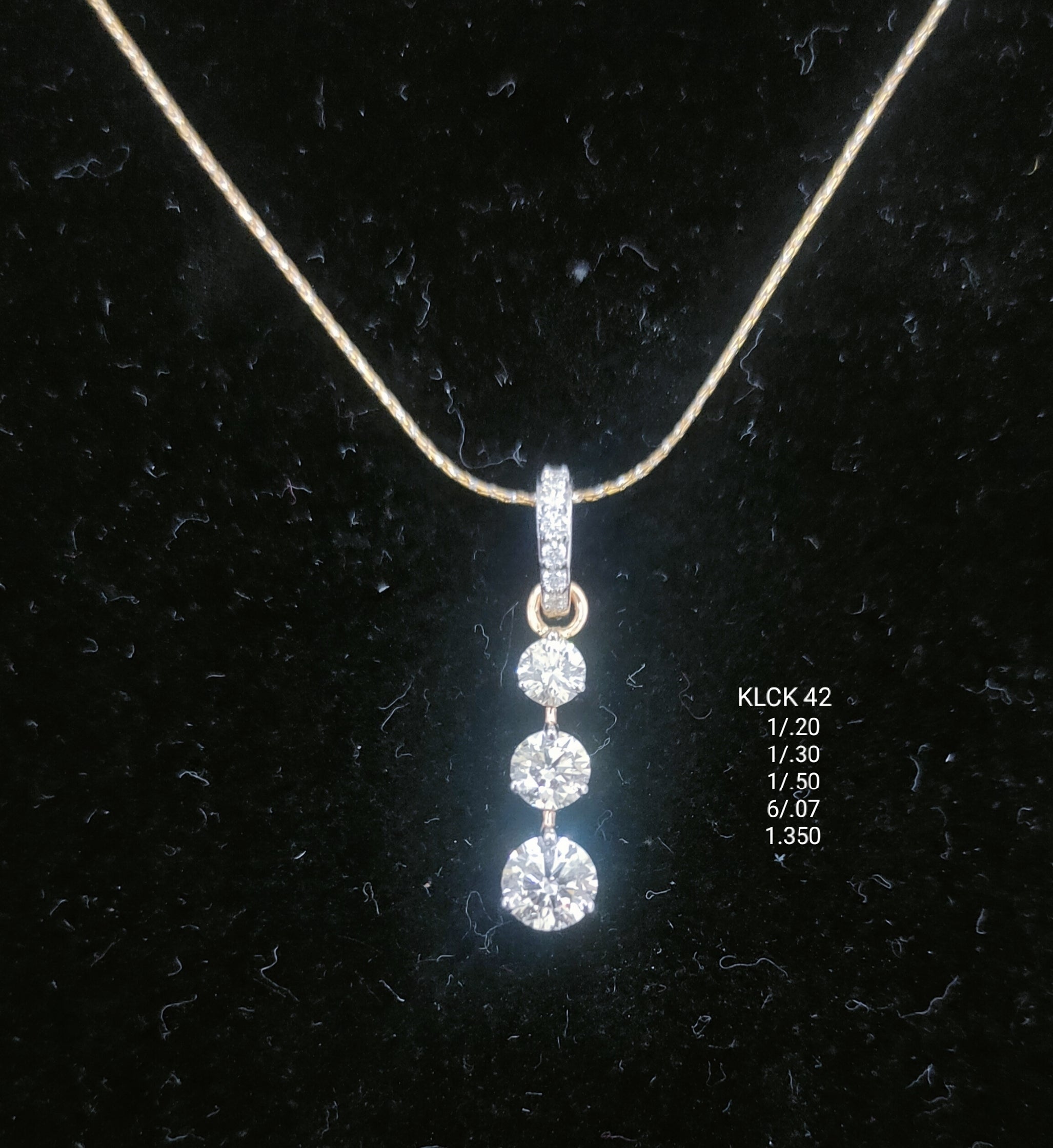 1.08Ct Of Locket With Purity Of 18K