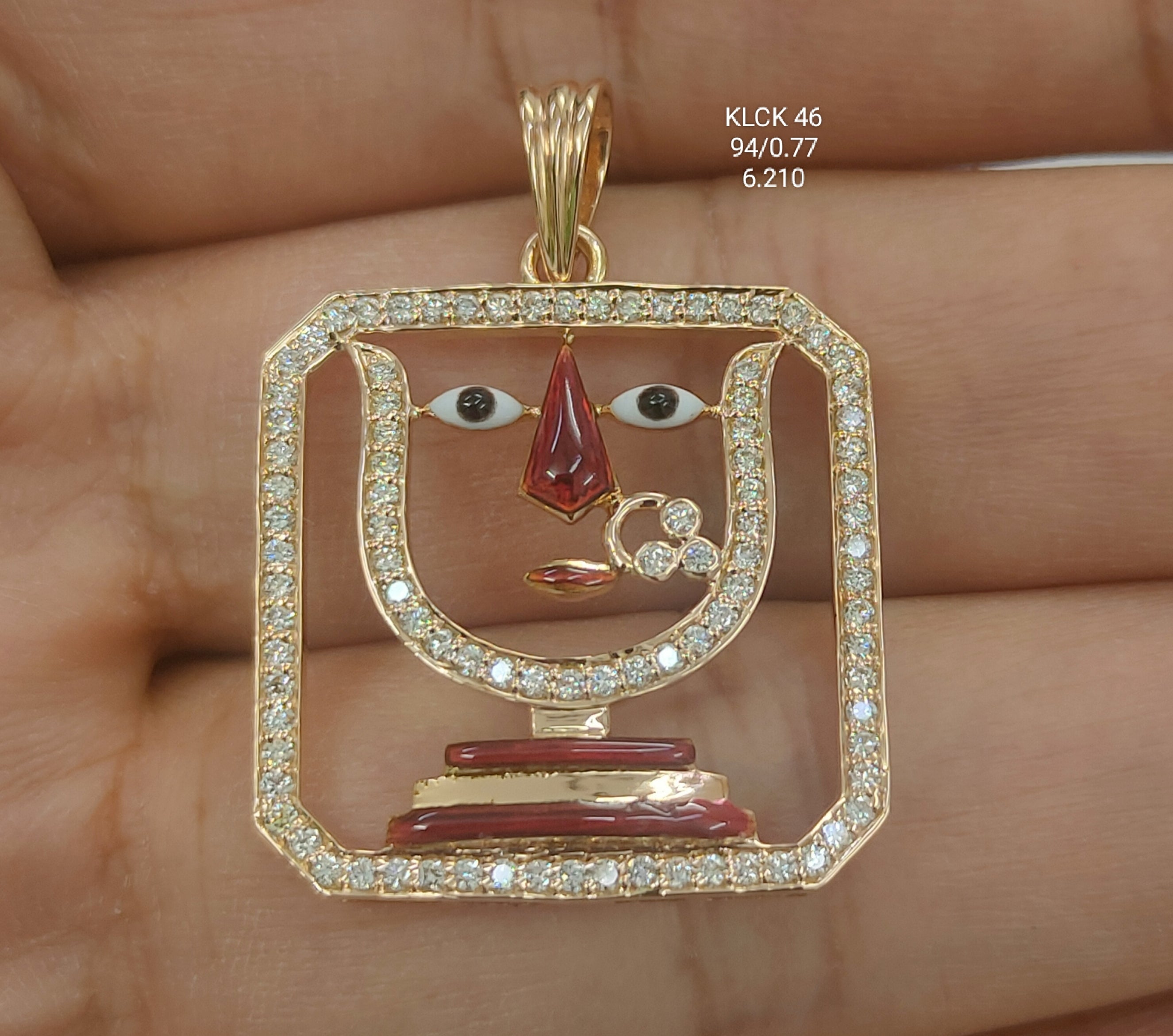 0.77Ct Of Locket With Purity Of 18K